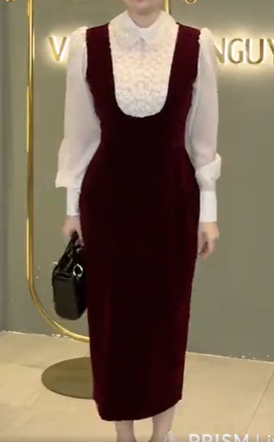 Đầm Bút Chì Nhung Cổ Sen Đính Cườm_thumbnail_4