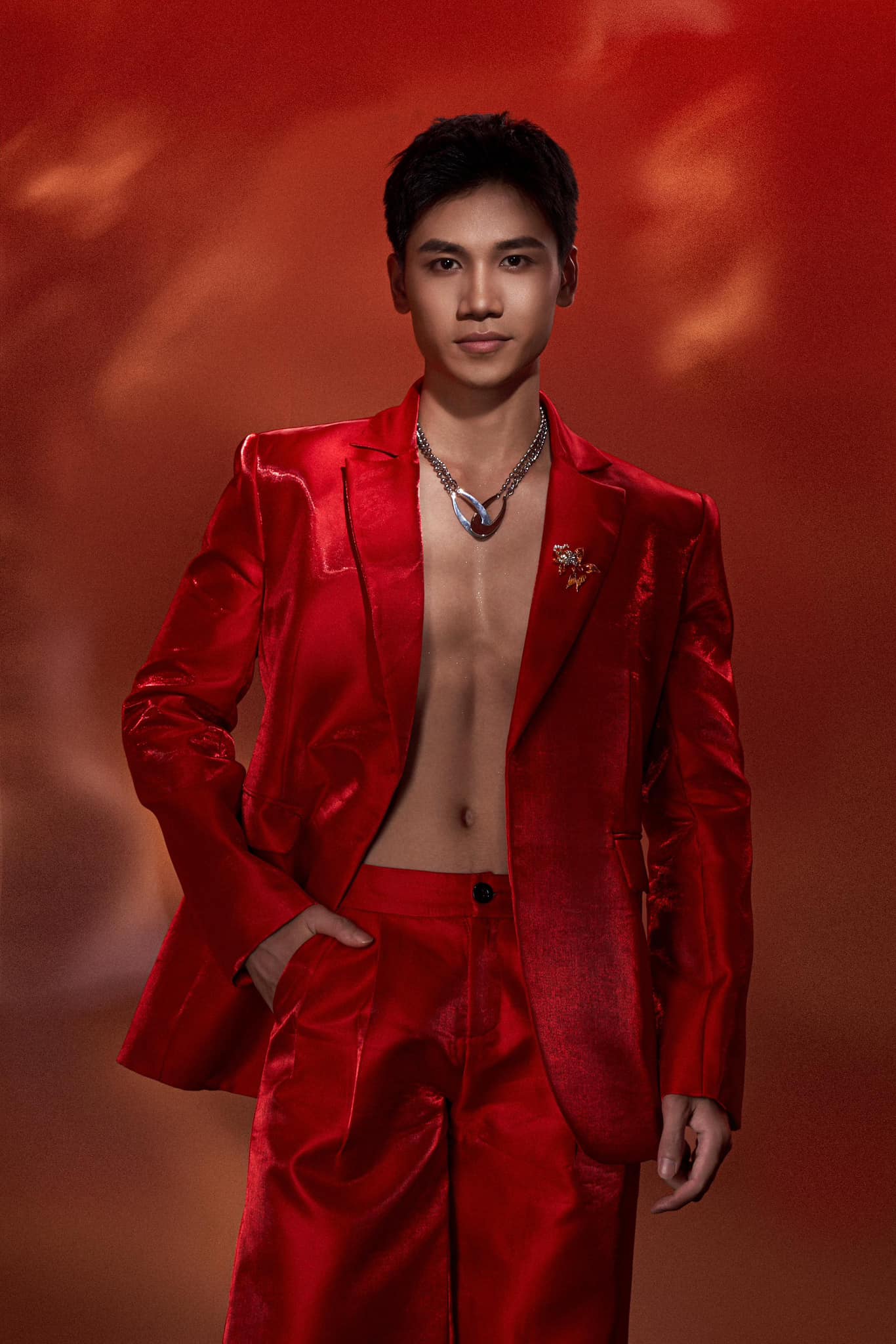 Suit đỏ satin – Quyến rũ & quyền lực