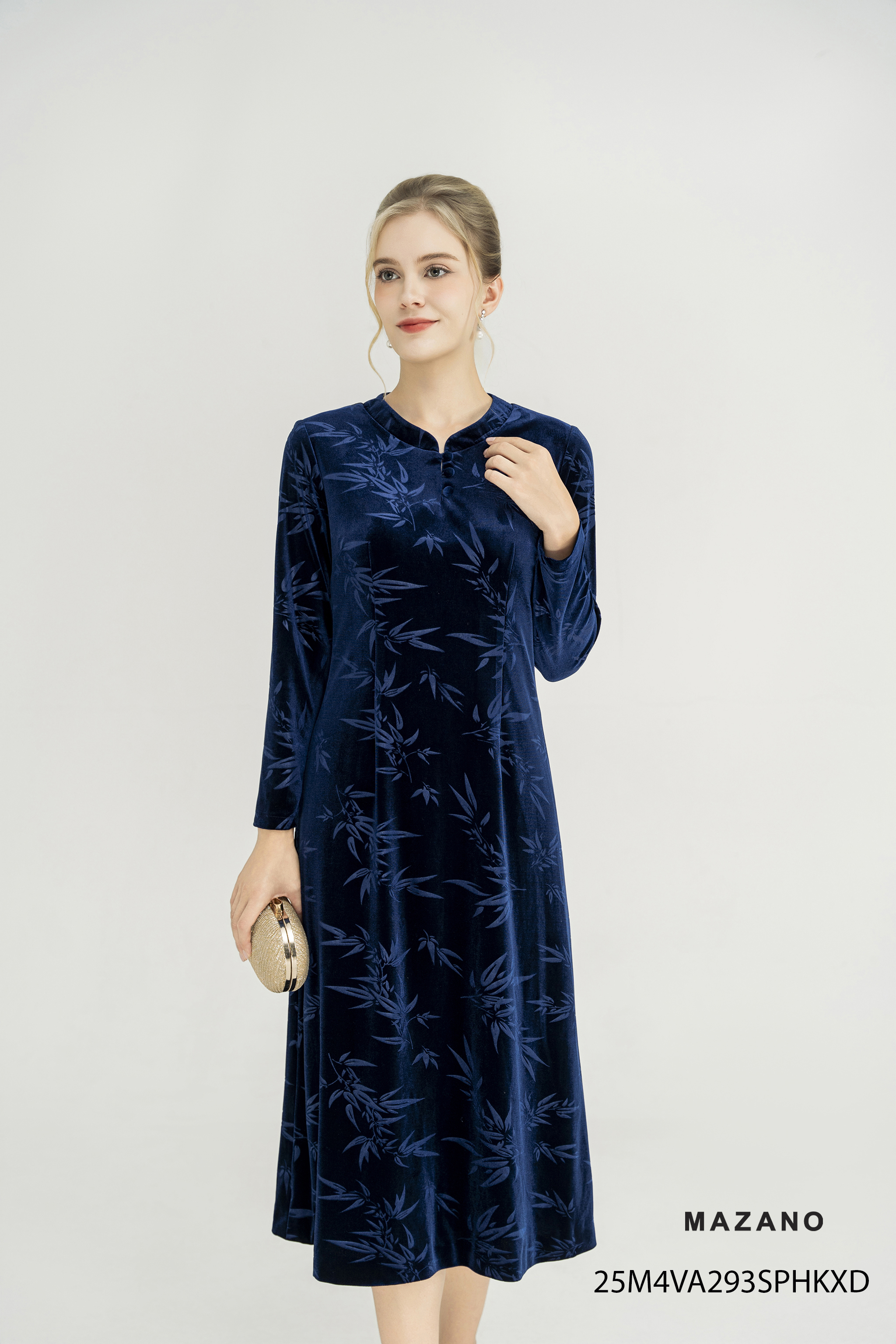 Đầm nhung xuông vừa chân  A nhẹ cổ tàu tay dài đến mắt cá