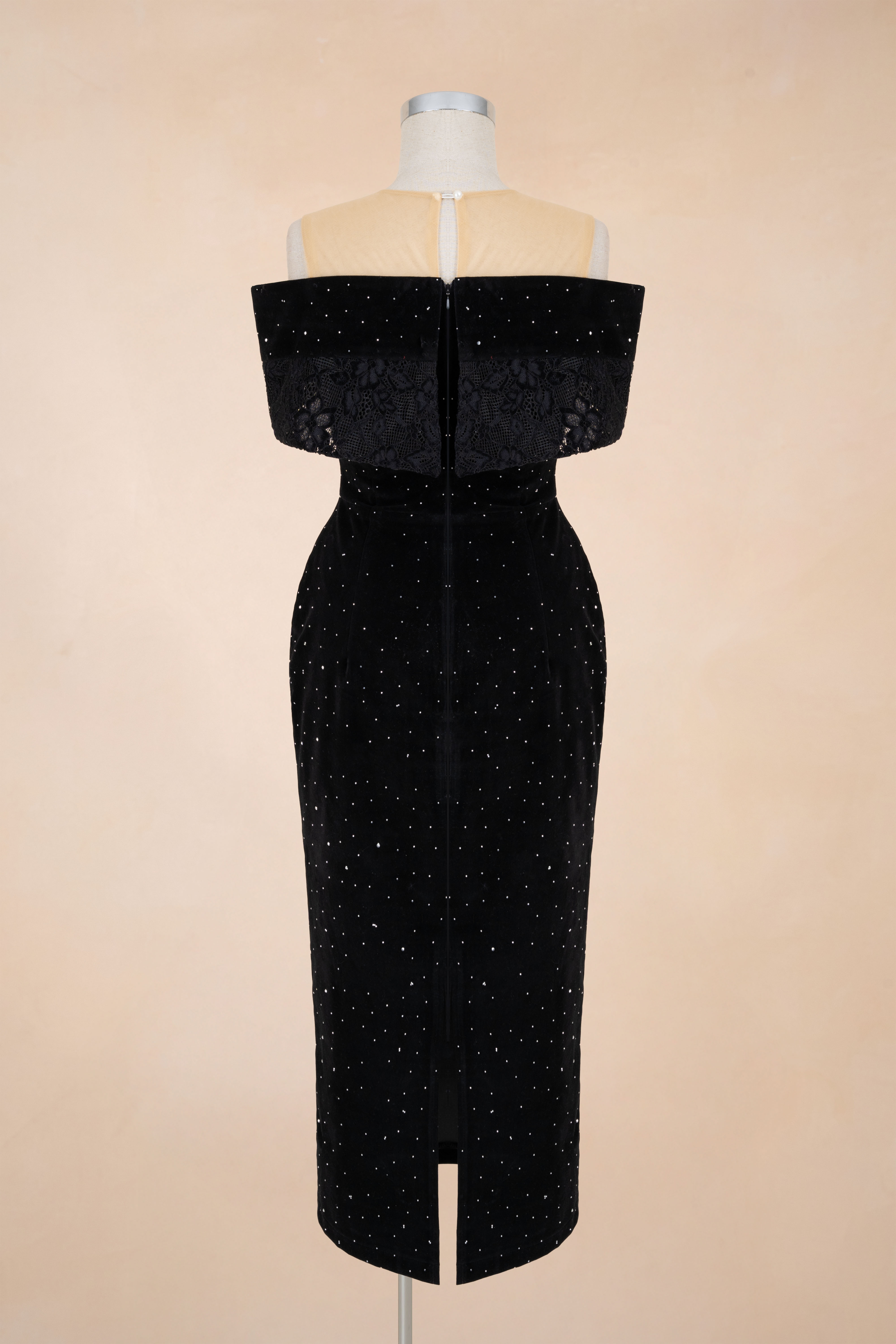 Đầm Nhung Bút Chì Nhũ Trễ Vai_thumbnail_2