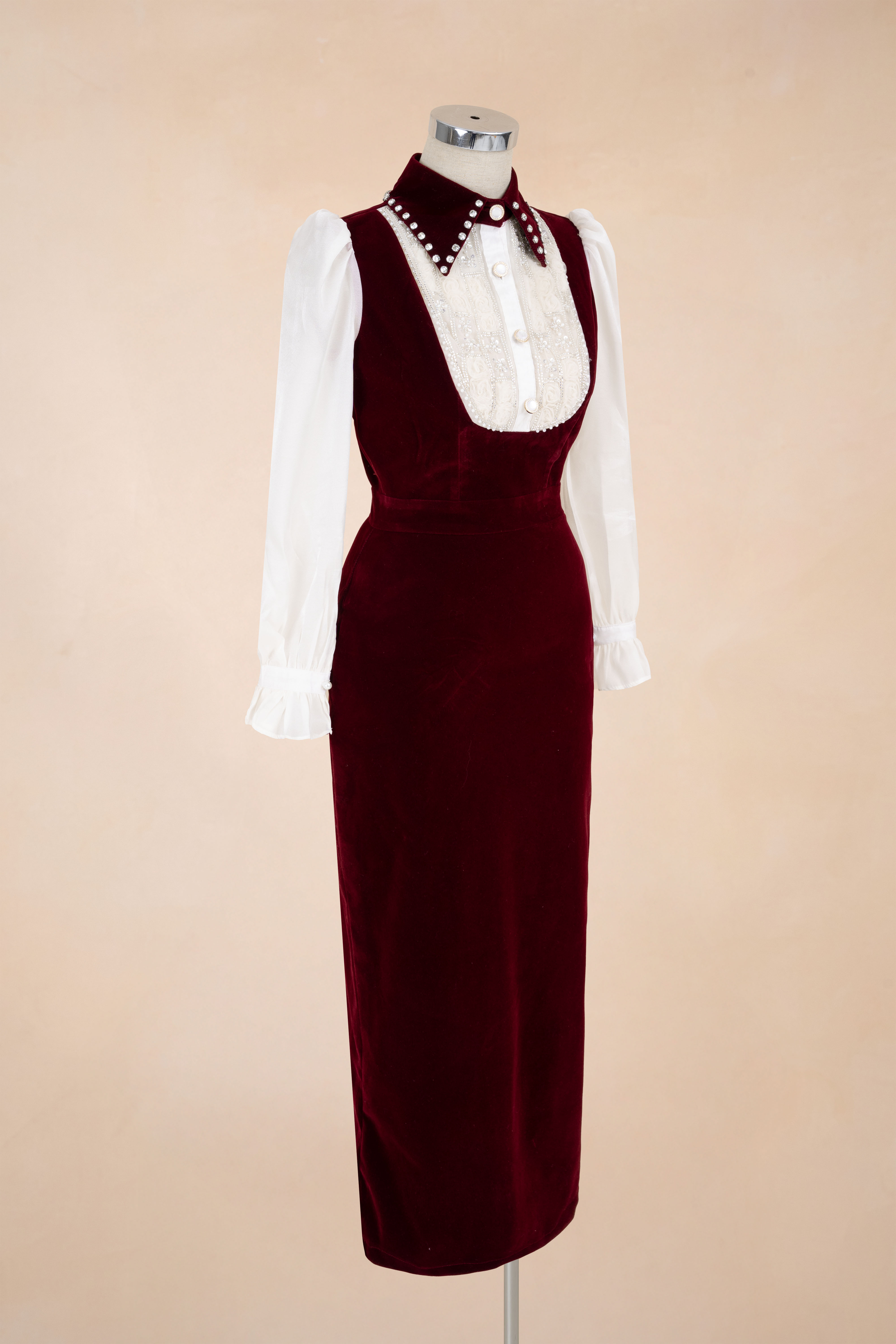 Đầm Nhung Bút Chì Đính Đá