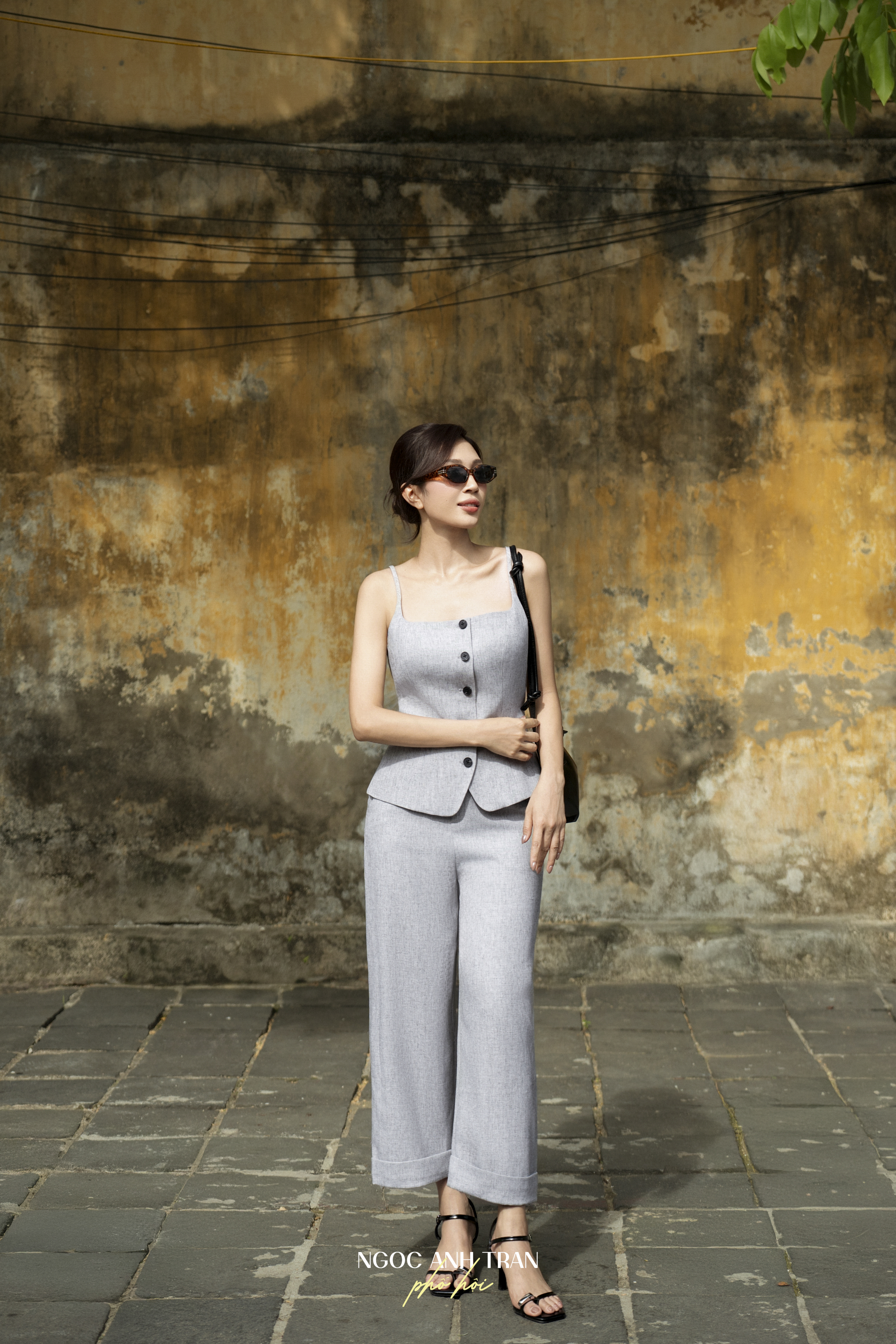 A203 - Set áo gile xám nhạt cổ vuông phối quần cùng màu