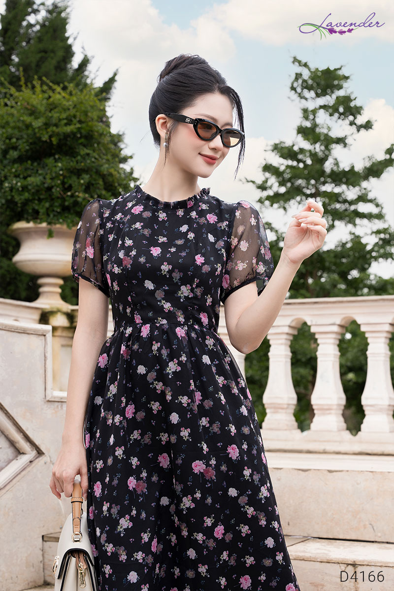 Đầm cổ tròn hoa nhí đen tay ngắn D4166