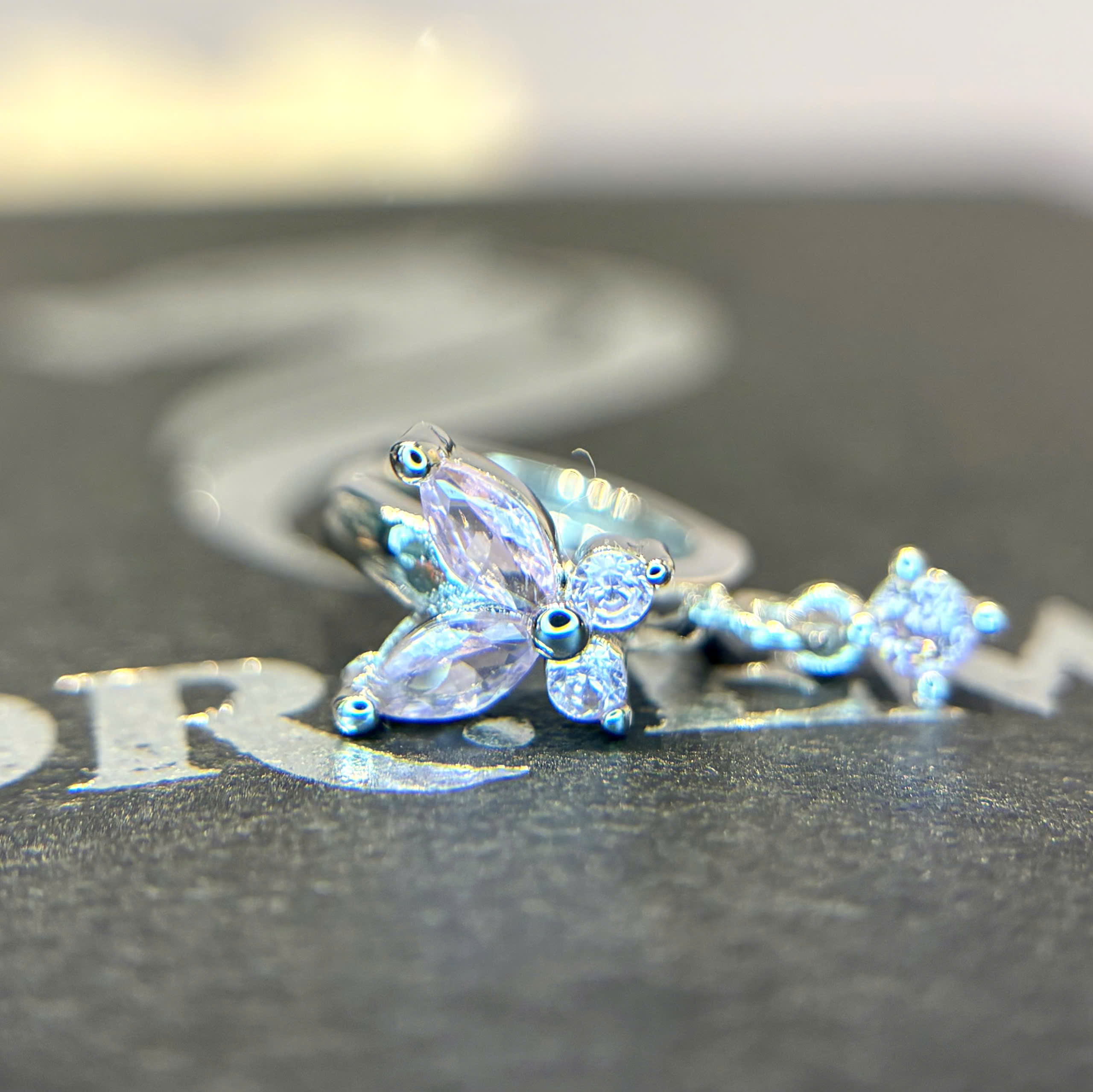 Khuyên vòng bạc xi kim bướm hồng rơi đá hồng_thumbnail_3