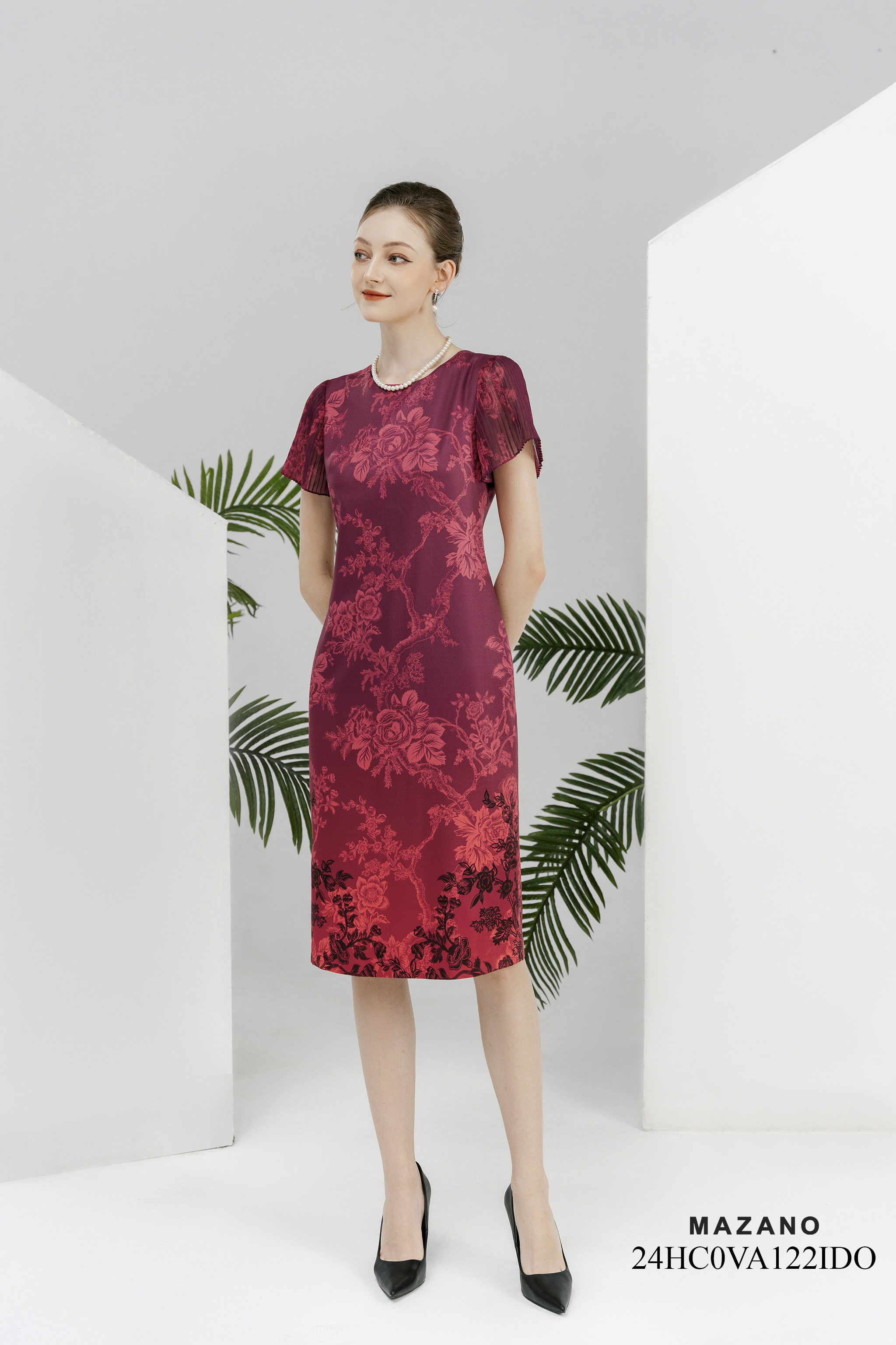 Váy Đầm Suông Vải thô mỏng Hoạ tiết hoa cách điệu in ombre Cổ tròn Tay ngắn Dài qua gối 24HC0VA122IDO