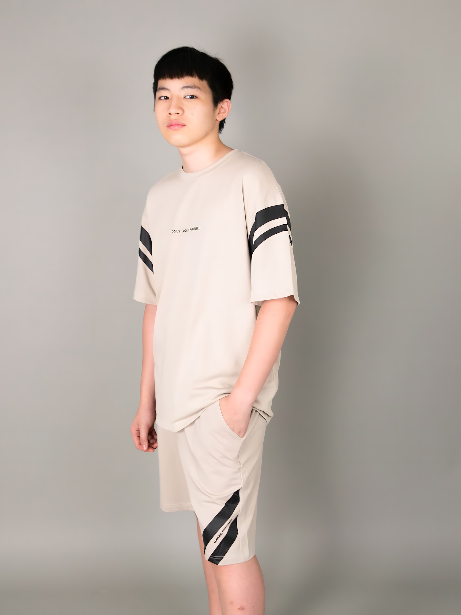 Áo phông bé trai màu be in tay 2 sọc đen_thumbnail_1