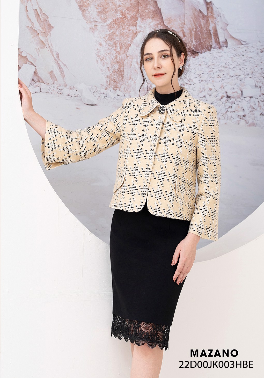 Áo khoác ngắn vải Gấm Tafta cổ bẻ hoạ tiết hiện đại_thumbnail_1