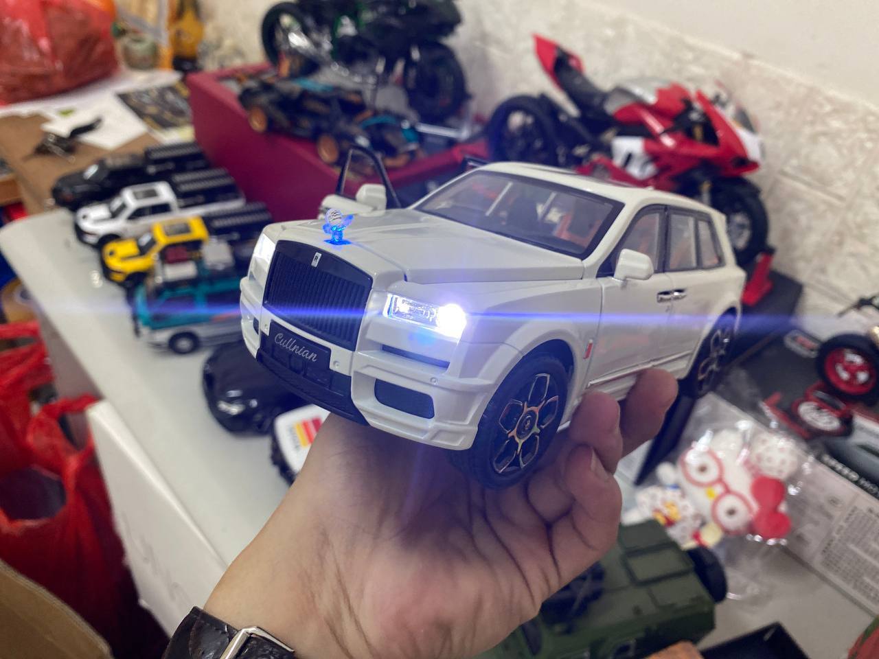 MH RollsRoyce Cullinan_thumbnail_2