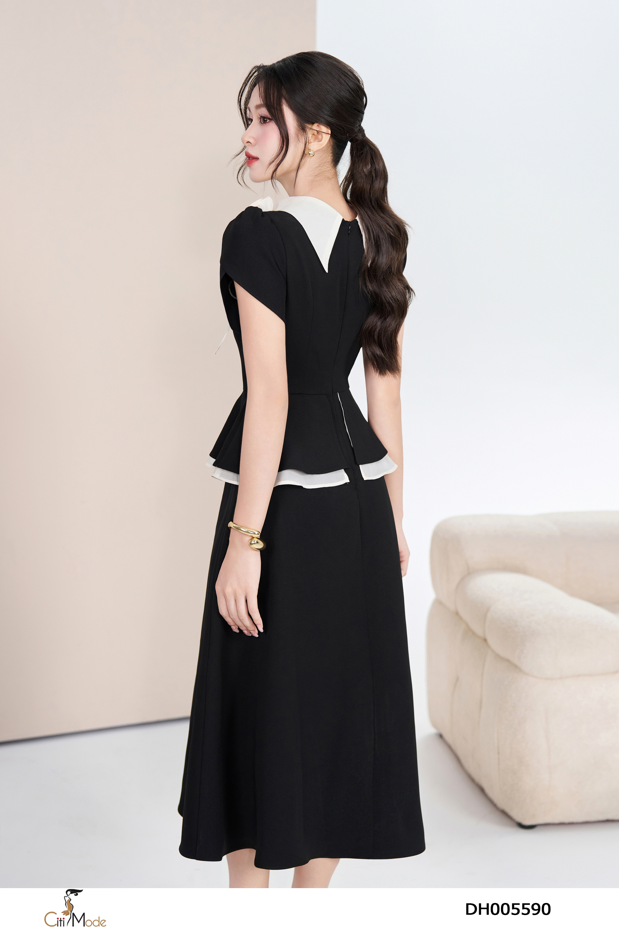 Đầm xòe đen peplum cổ phối hoa vai tay cách điệu