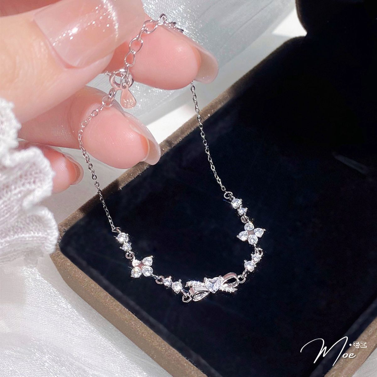 LT651 - Lắc tay Nơ pha lê nút thắt may mắn