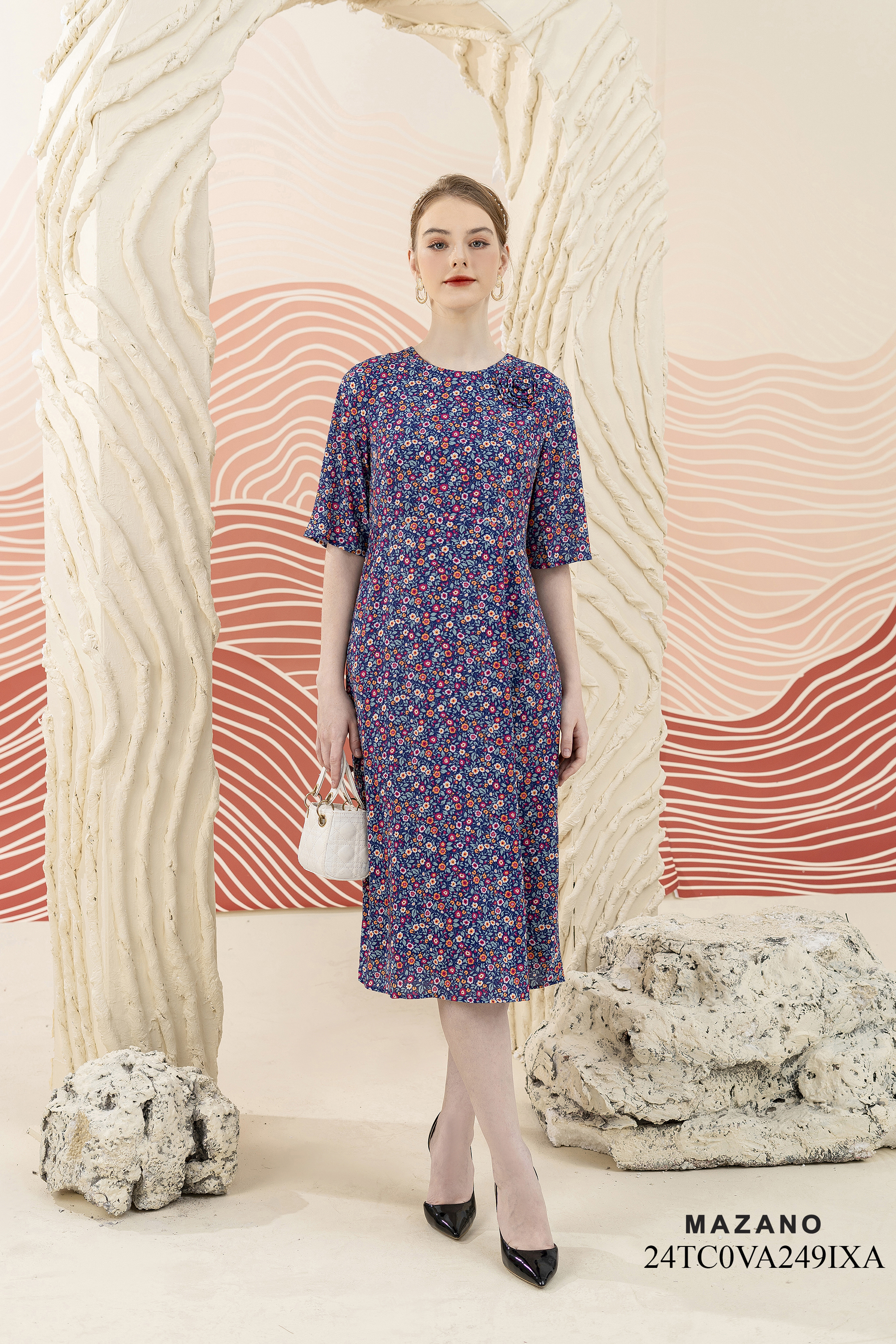 Váy Đầm Ôm Vải chiffon dày Hoạ tiết hoa nhí Cổ tròn Đính hoa thủ công Tay lỡ Dài đến bắp chân VA249IXA