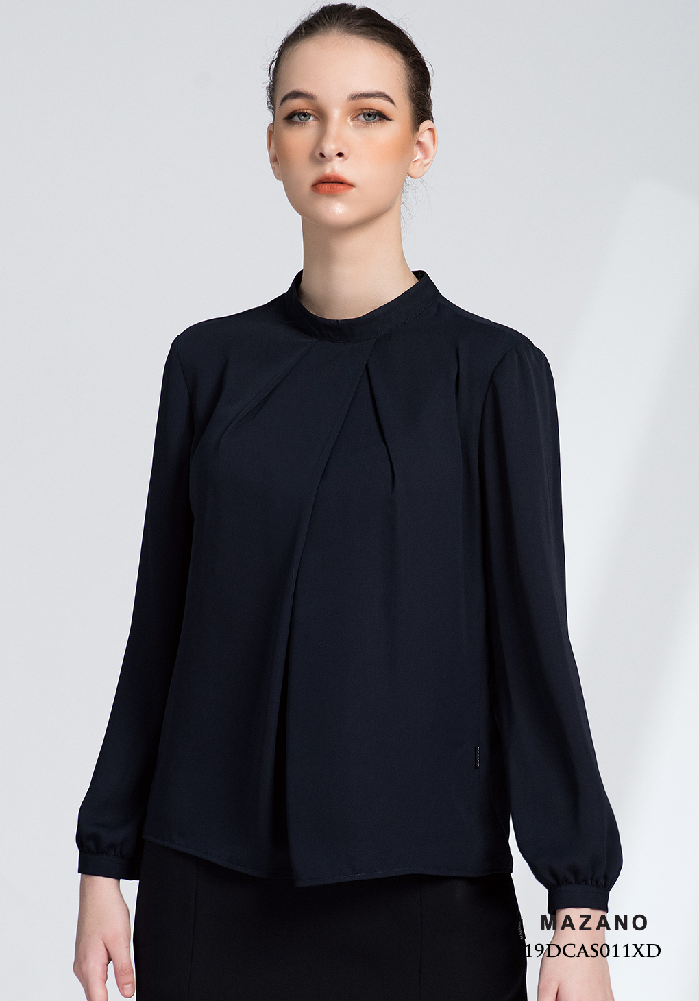 Áo sơ mi xanh than lụa cổ lọ