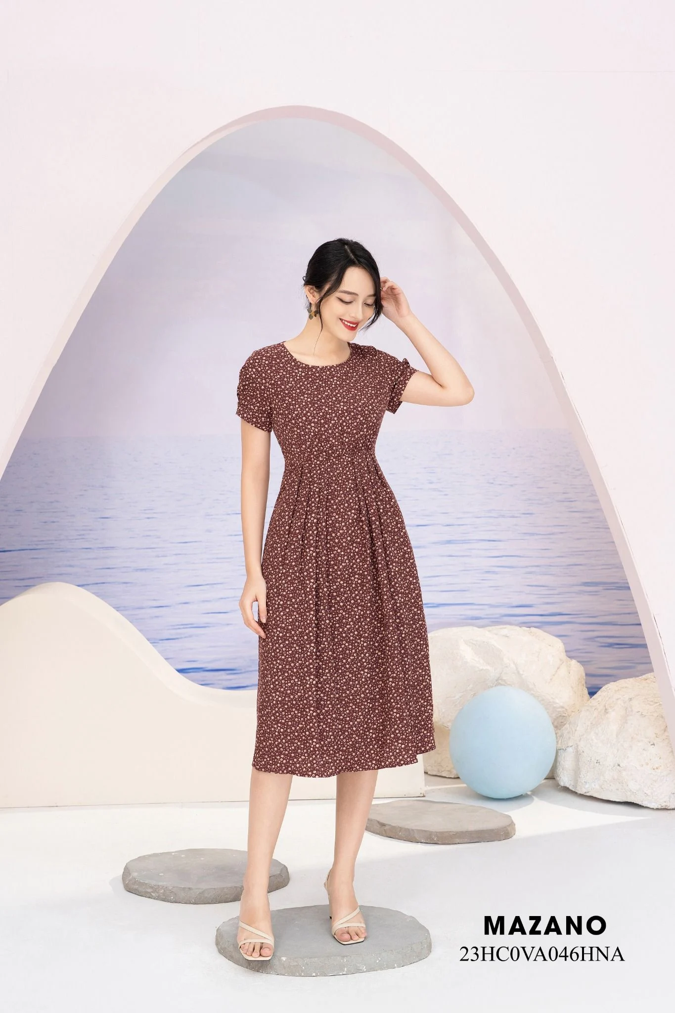 Váy Đầm Ôm Vải thô mỏng Họa tiết hoa nhí Cổ tròn Tay ngắn Dài ngang bắp chân