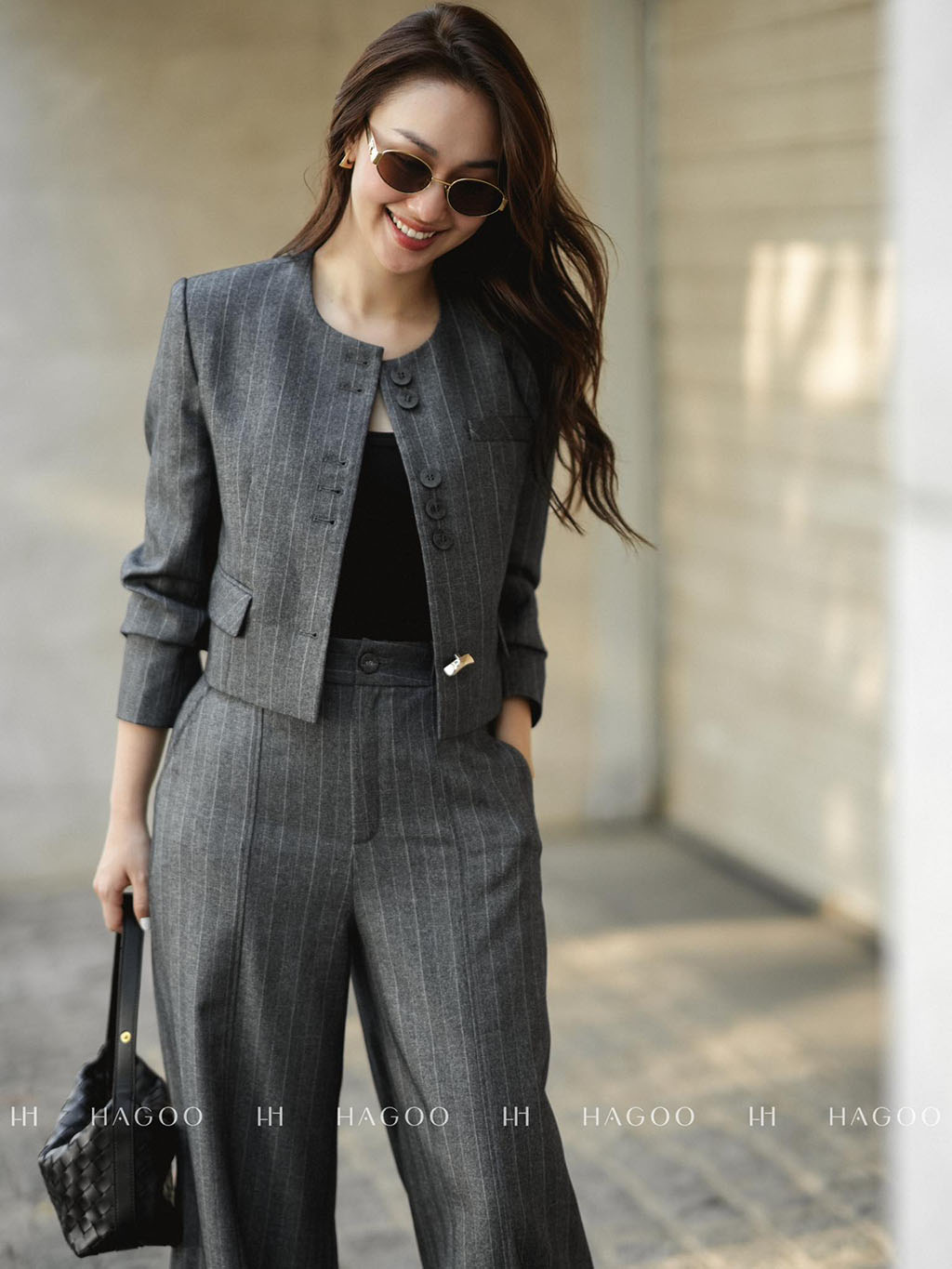 Blazer cổ tròn ngắn hai nắp túi_thumbnail_3