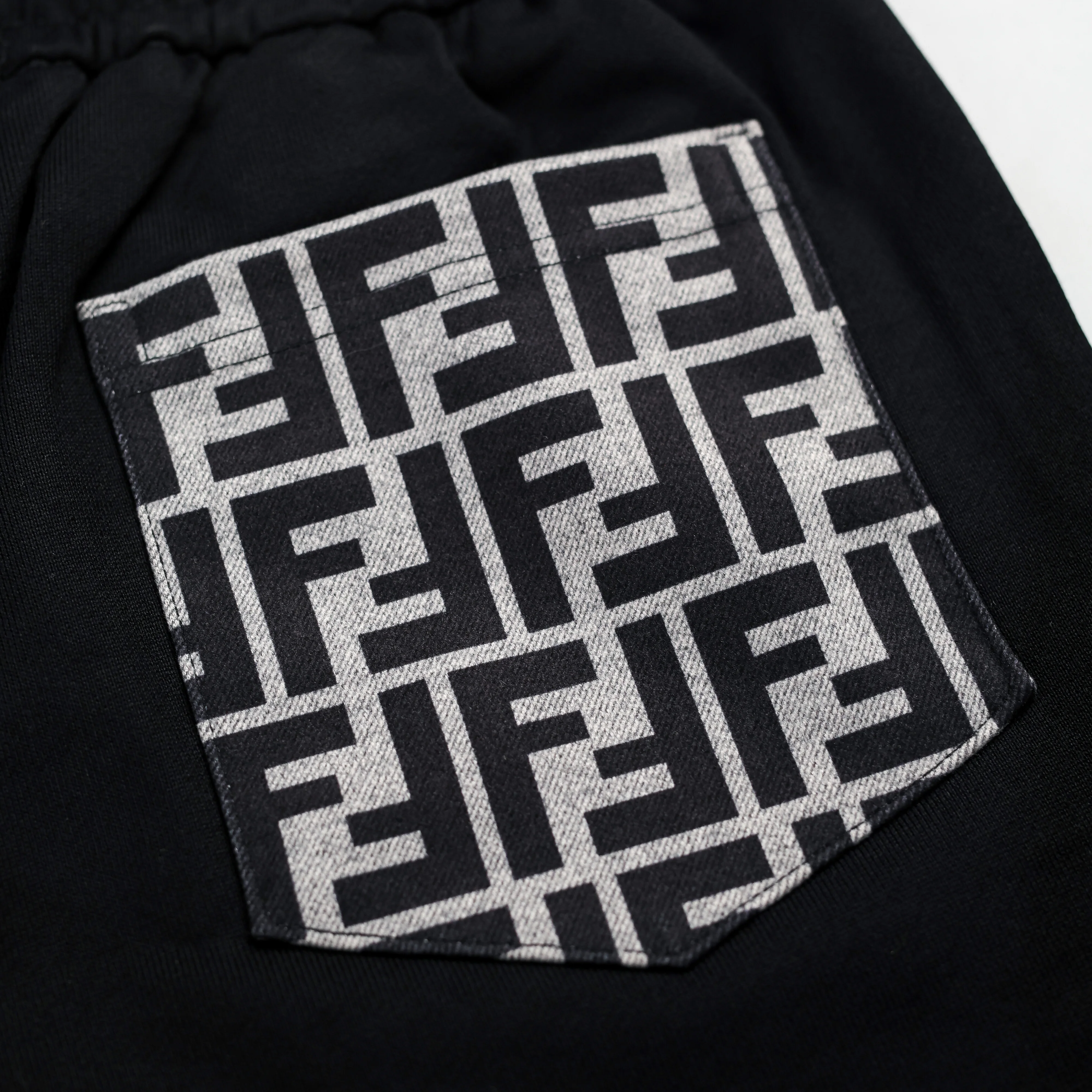 SHORT FENDI PHỐI MONO_thumbnail_4