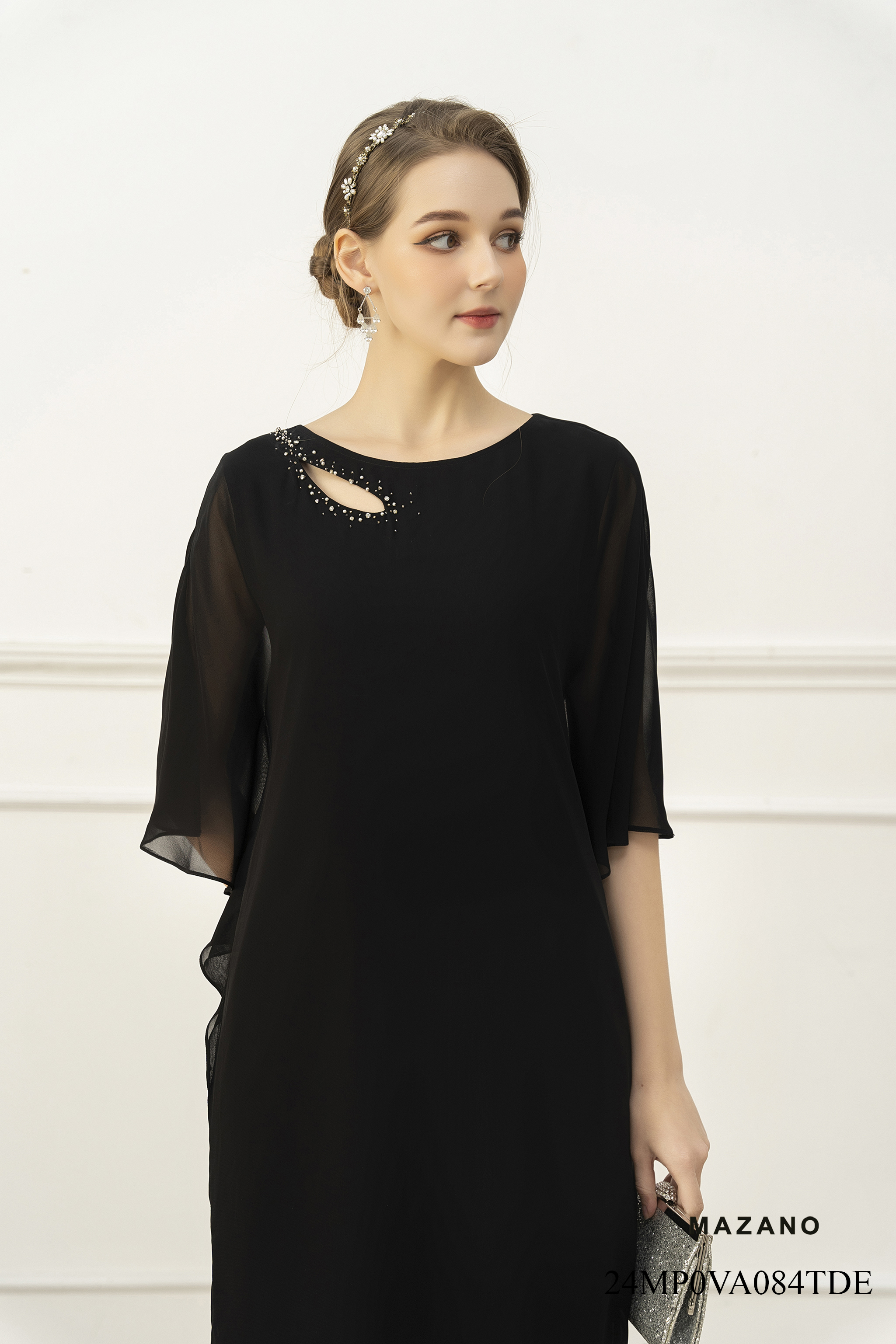 Đầm suông tay cánh dơi cổ cut out đính trang trí_thumbnail_1