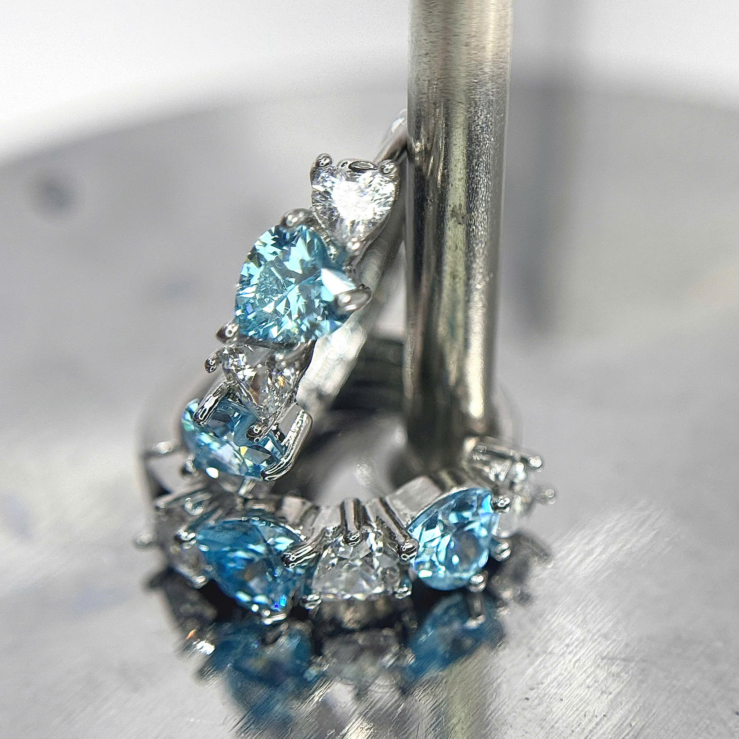 Khuyên vòng kiểu trái tim trắng xanh xen kẻ_thumbnail_1