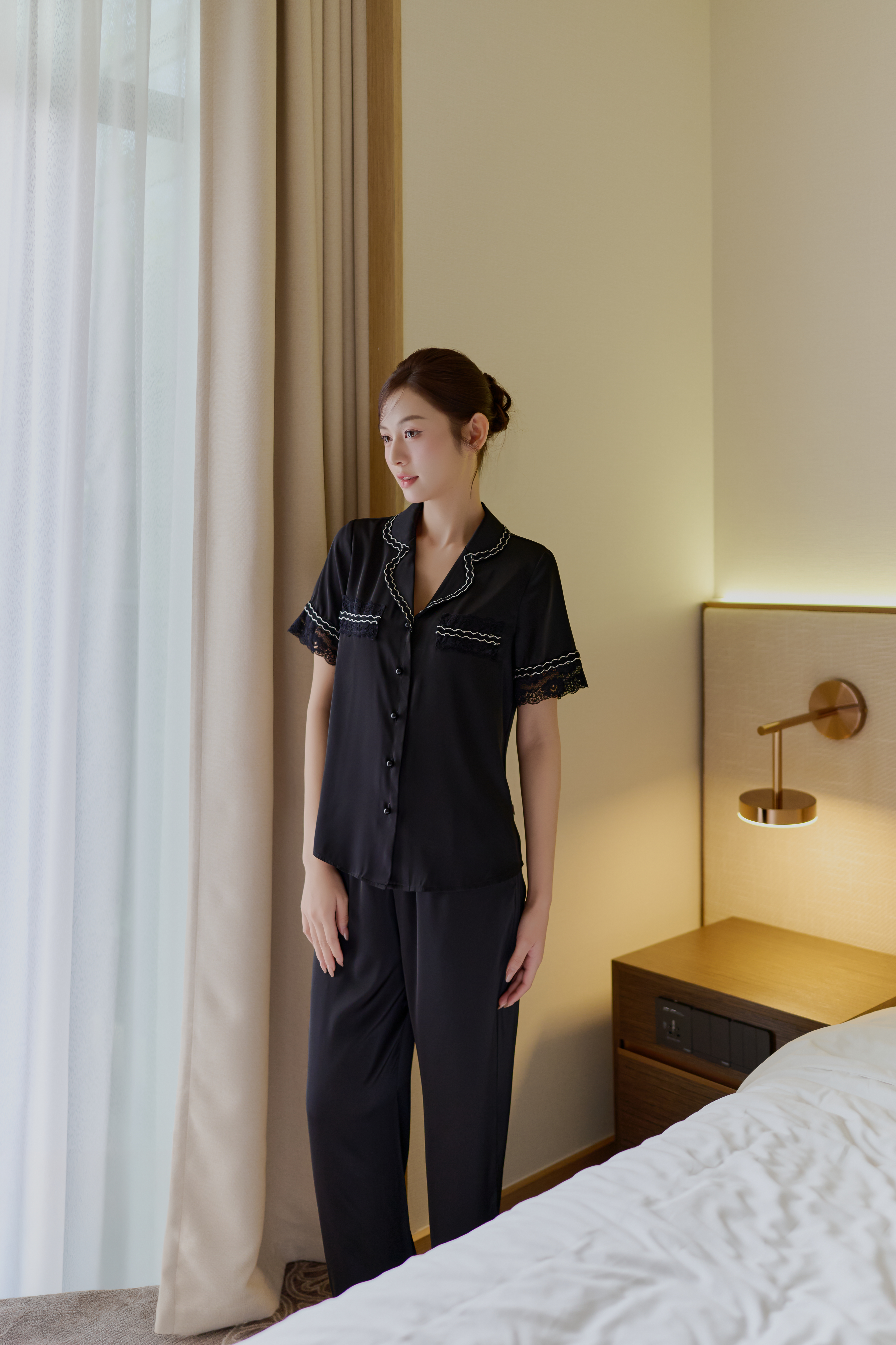 Bộ lụa áo cộc tay, quần dài BN587