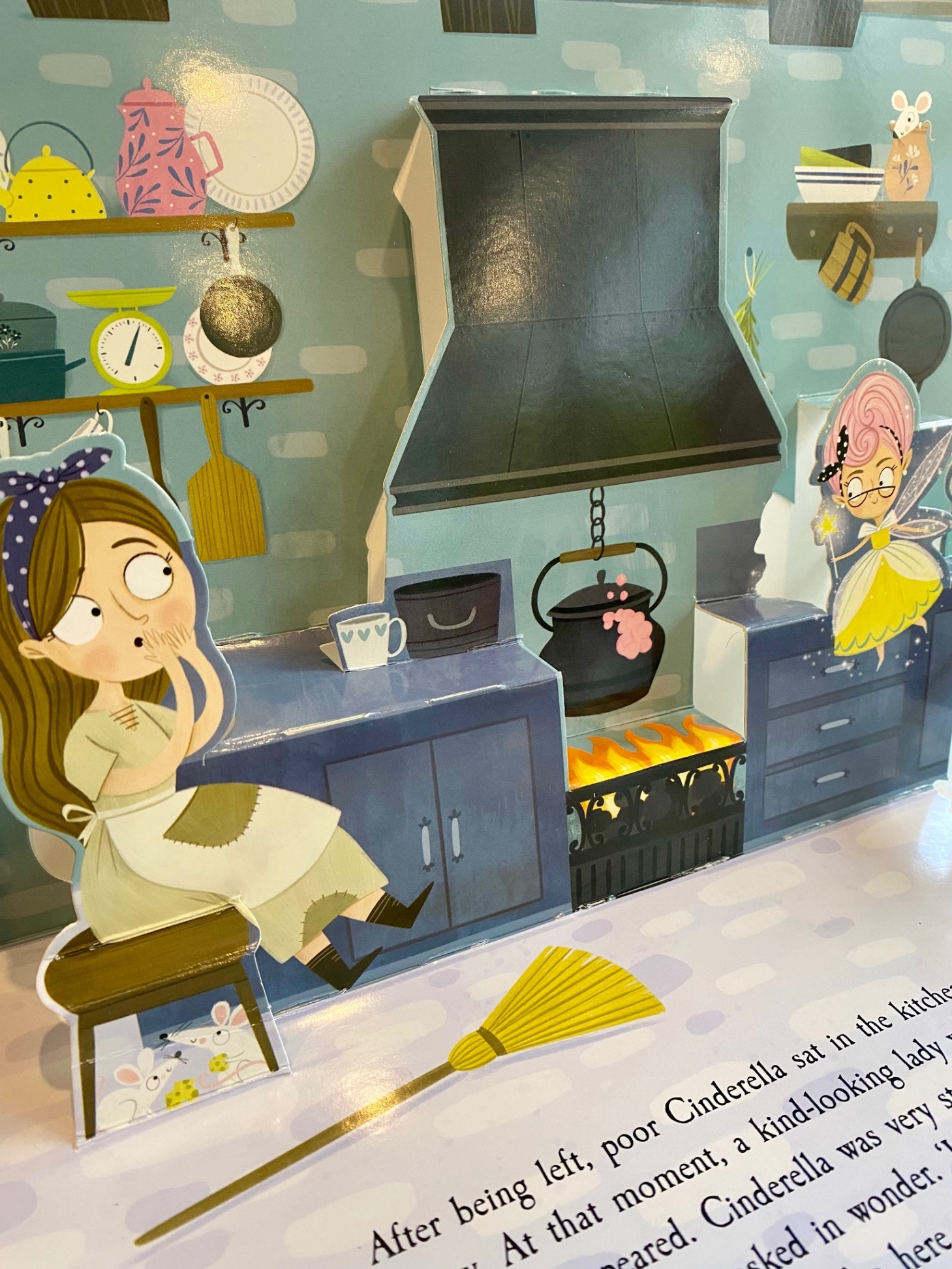 FAIRYTALES POP-UP SOUND BOOK: CINDERELLA (North Parade)_thumbnail_4