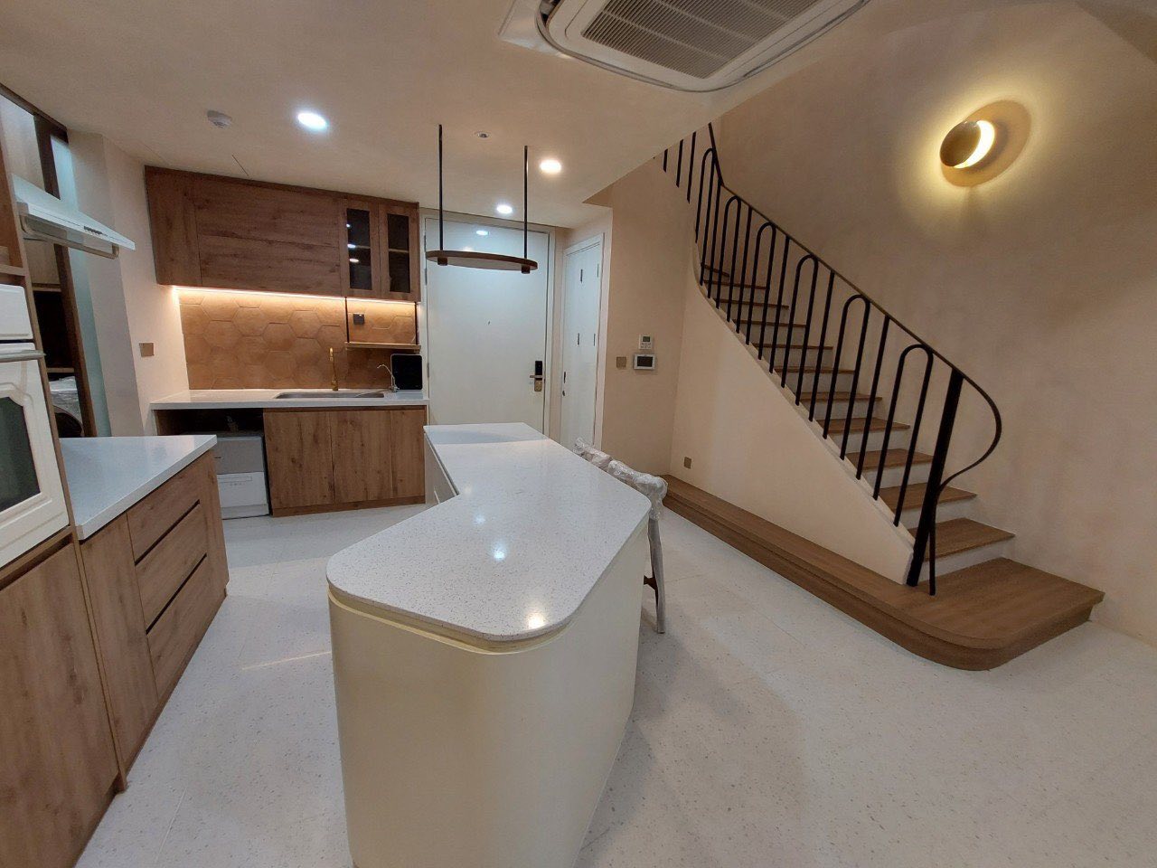 Tin thật 100% - Cho thuê căn họ 2PN Duplex Feliz En Vista, view thoáng mát tầng cao 