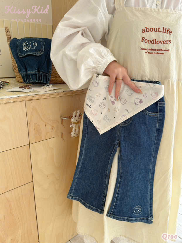 (Q100) Quần bò ống loe thêu gấu_thumbnail_0