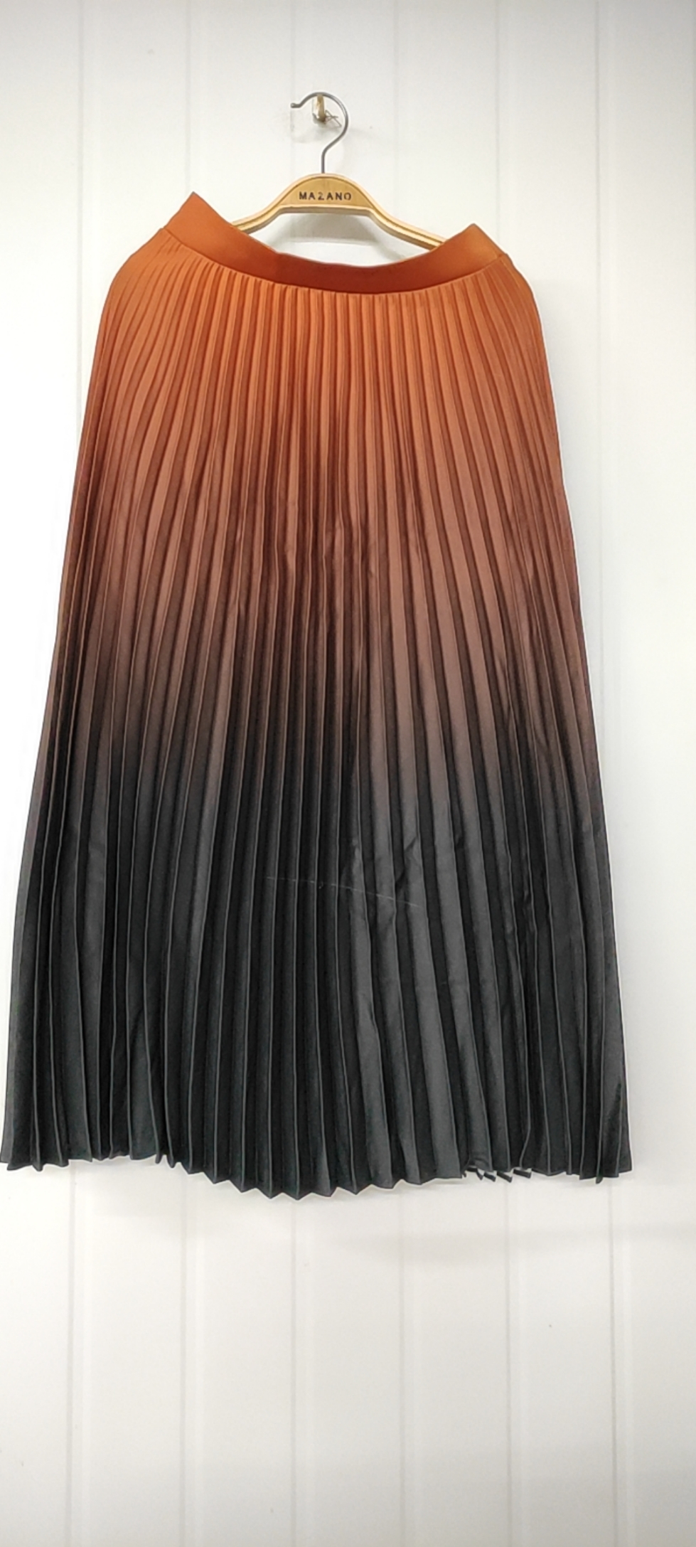 Chân váy dập ly in màu ombre