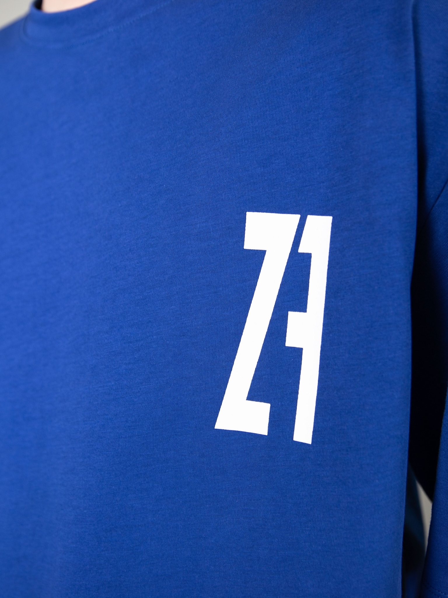 Áo phông bé trai dáng rộng màu coban chữ trắng_thumbnail_5