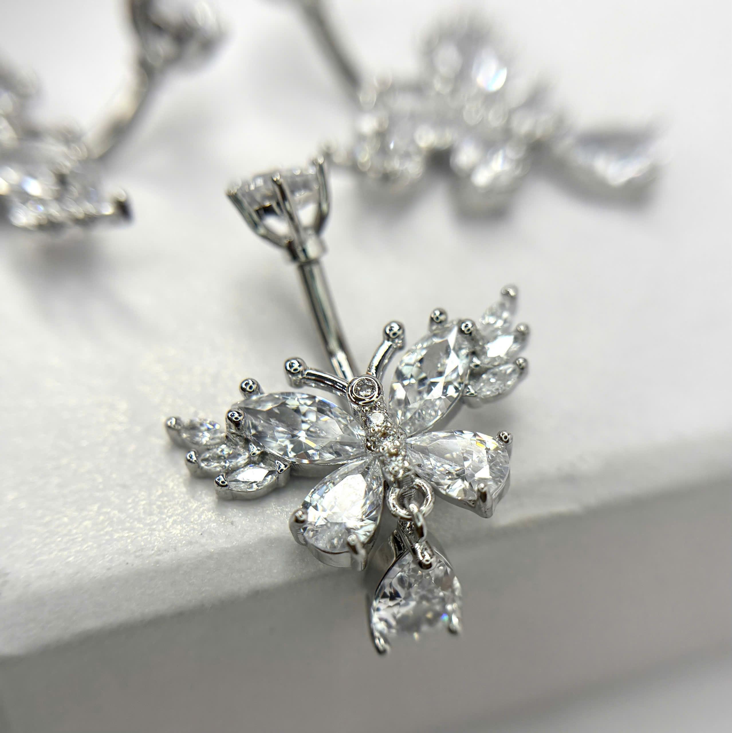 Rốn bướm trắng rơi đá cánh 6 lá