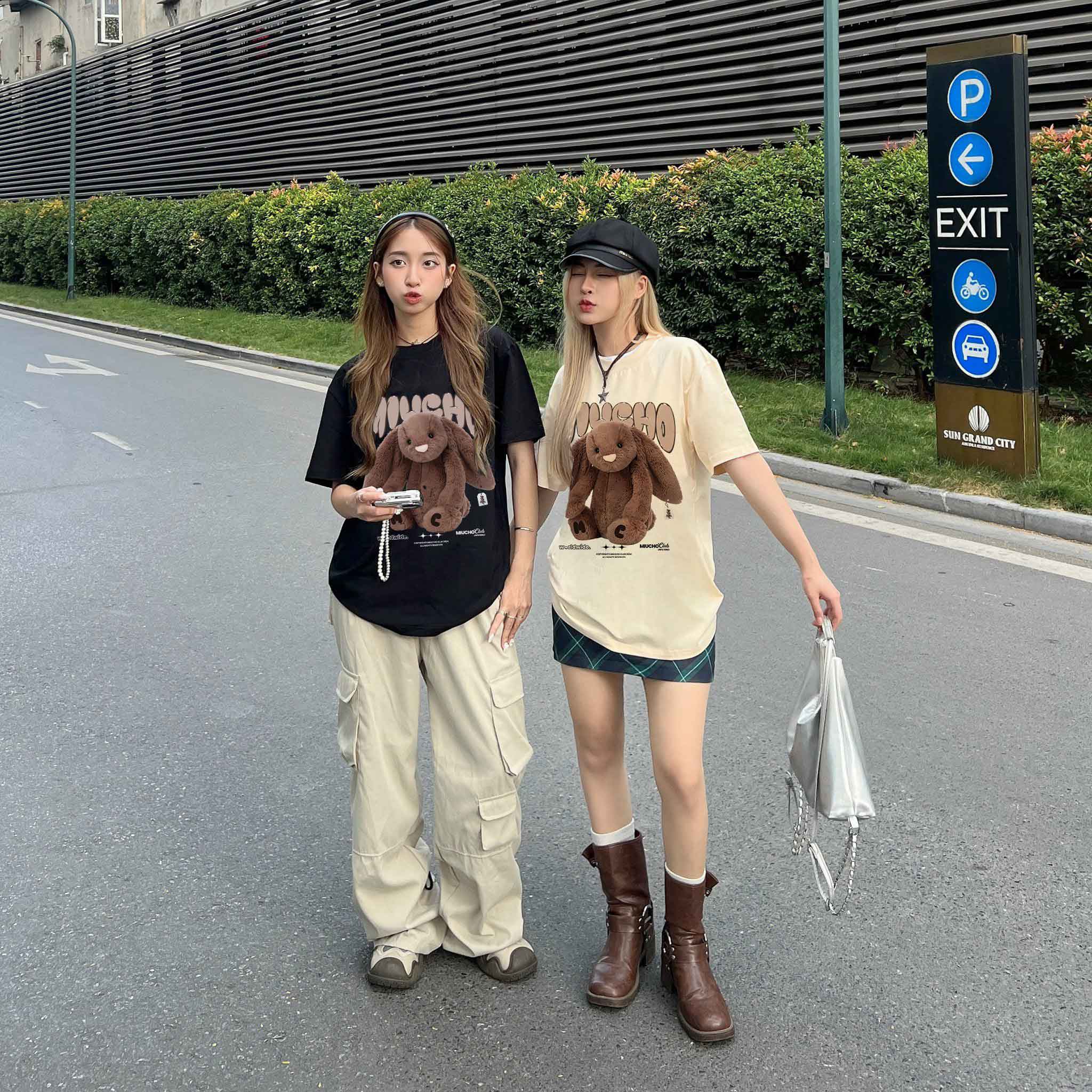 Áo thun thỏ Bunny form rộng local brand ATD1253 Miucho tay ngắn cổ tròn in mix_thumbnail_4