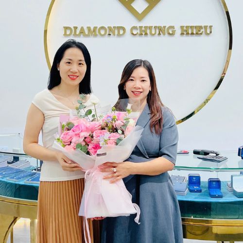 Khach-hang-kim-cuong-CHJ4