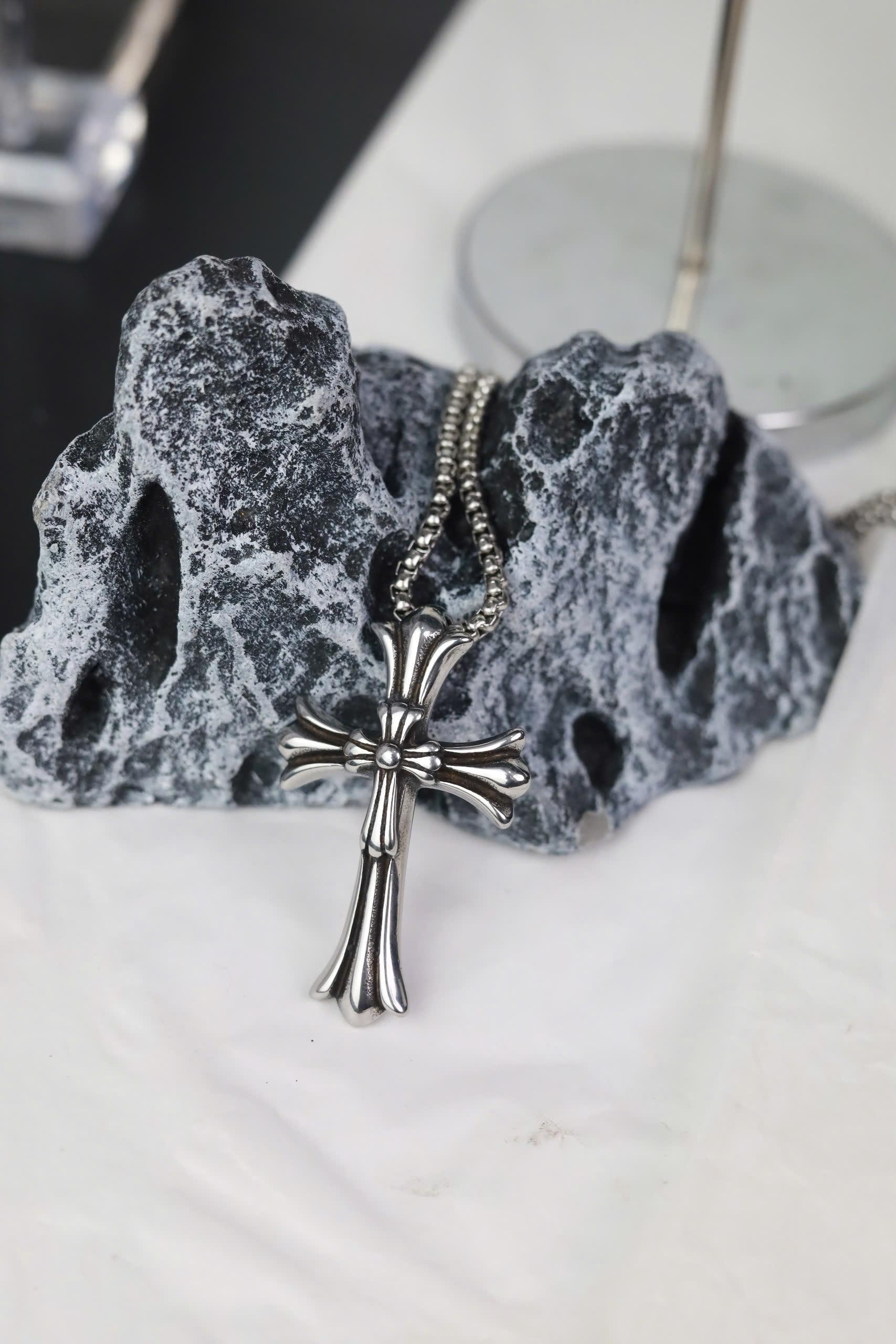 Vòng cổ titan thánh giá khắc chữ ở sau_thumbnail_3