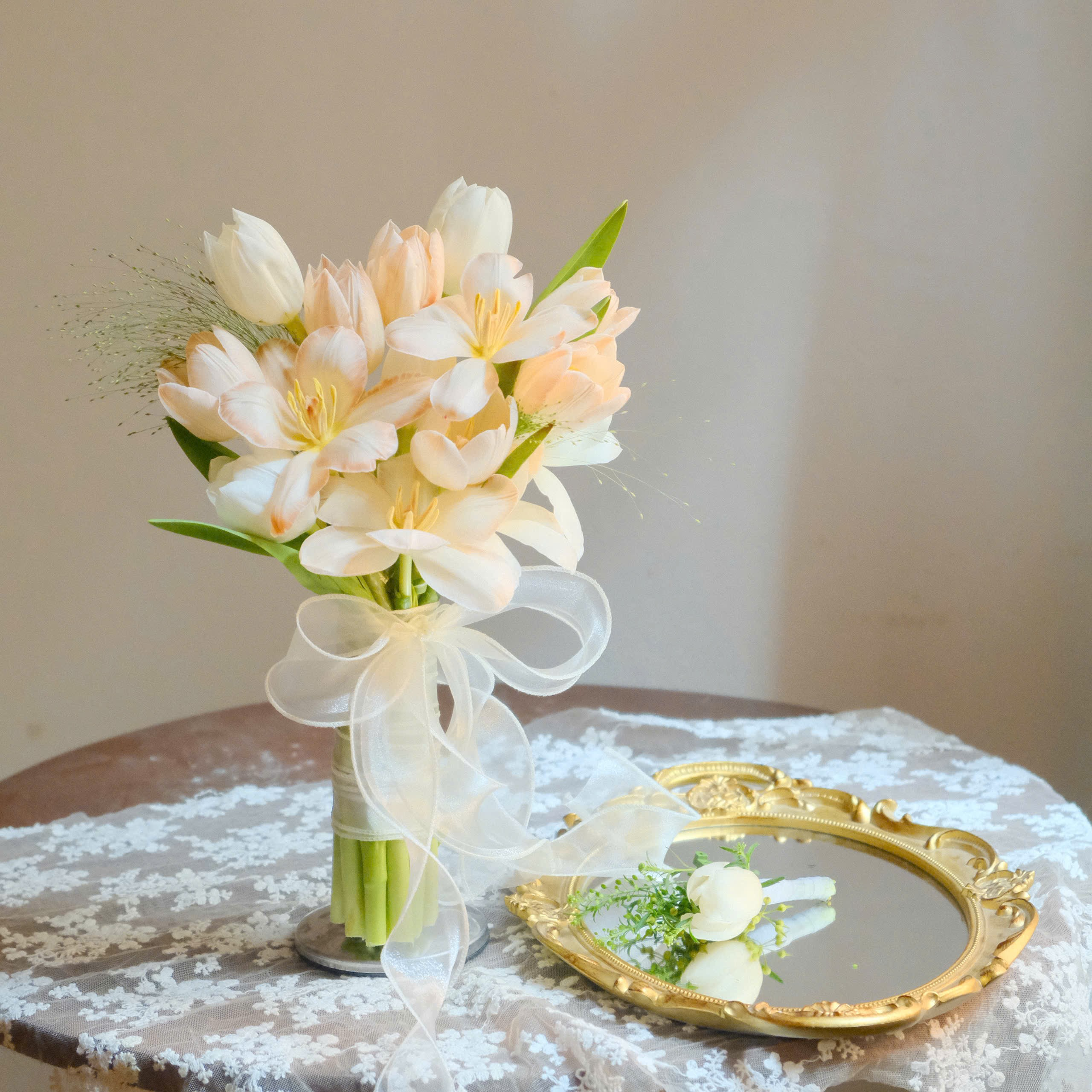 Bó hoa cưới Tulip tone cam nâu_thumbnail_2