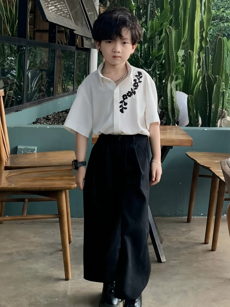 Sơ Mi Lụa Kem Hoa Đen Và Quần Suông Đen Cho Bé Trai,, Bé Gái