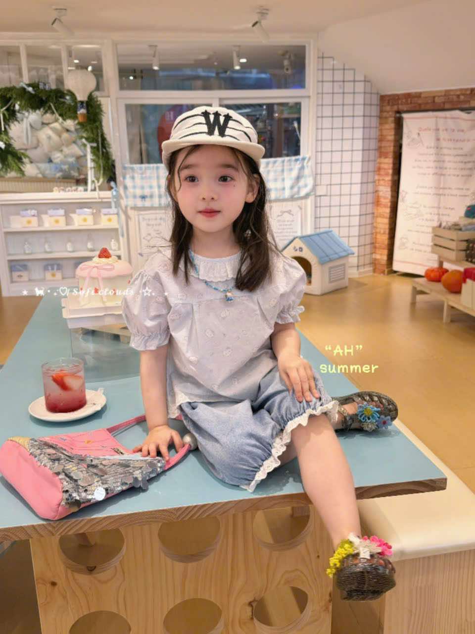 AH32 - Áo thô tay phồng cổ bèo thêu hoa màu tím nhạt hãng AH