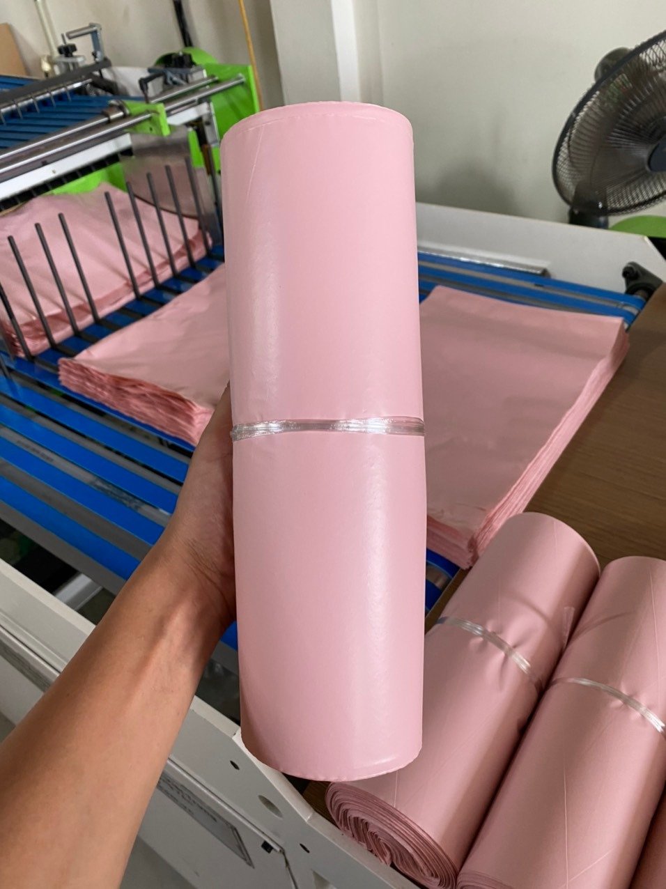 Túi niêm phong trơn 3 lớp màu hồng_thumbnail_1