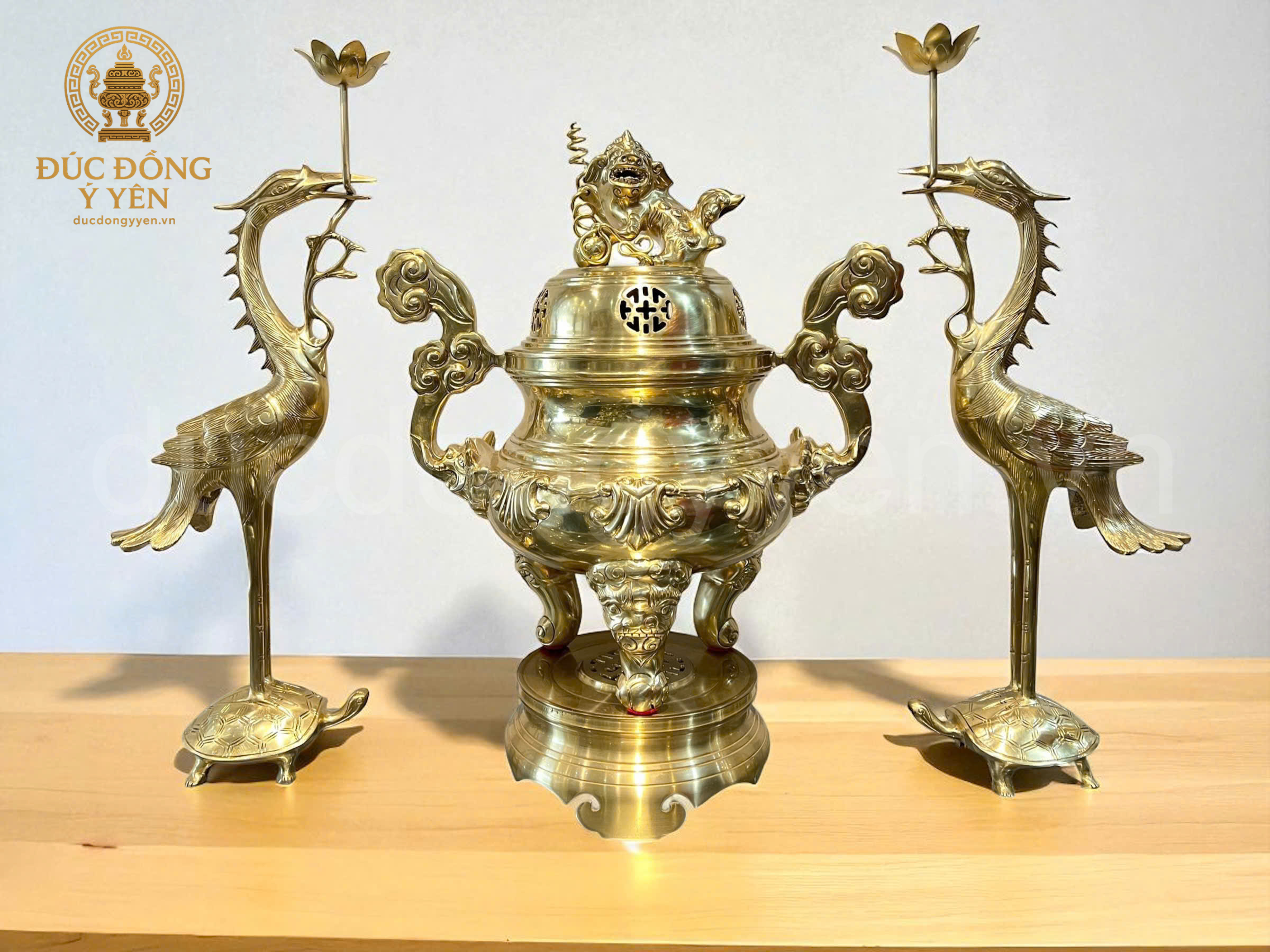 Bộ đỉnh thờ tam sự hoa văn sòi đúc đồng vàng cát tút _thumbnail_2