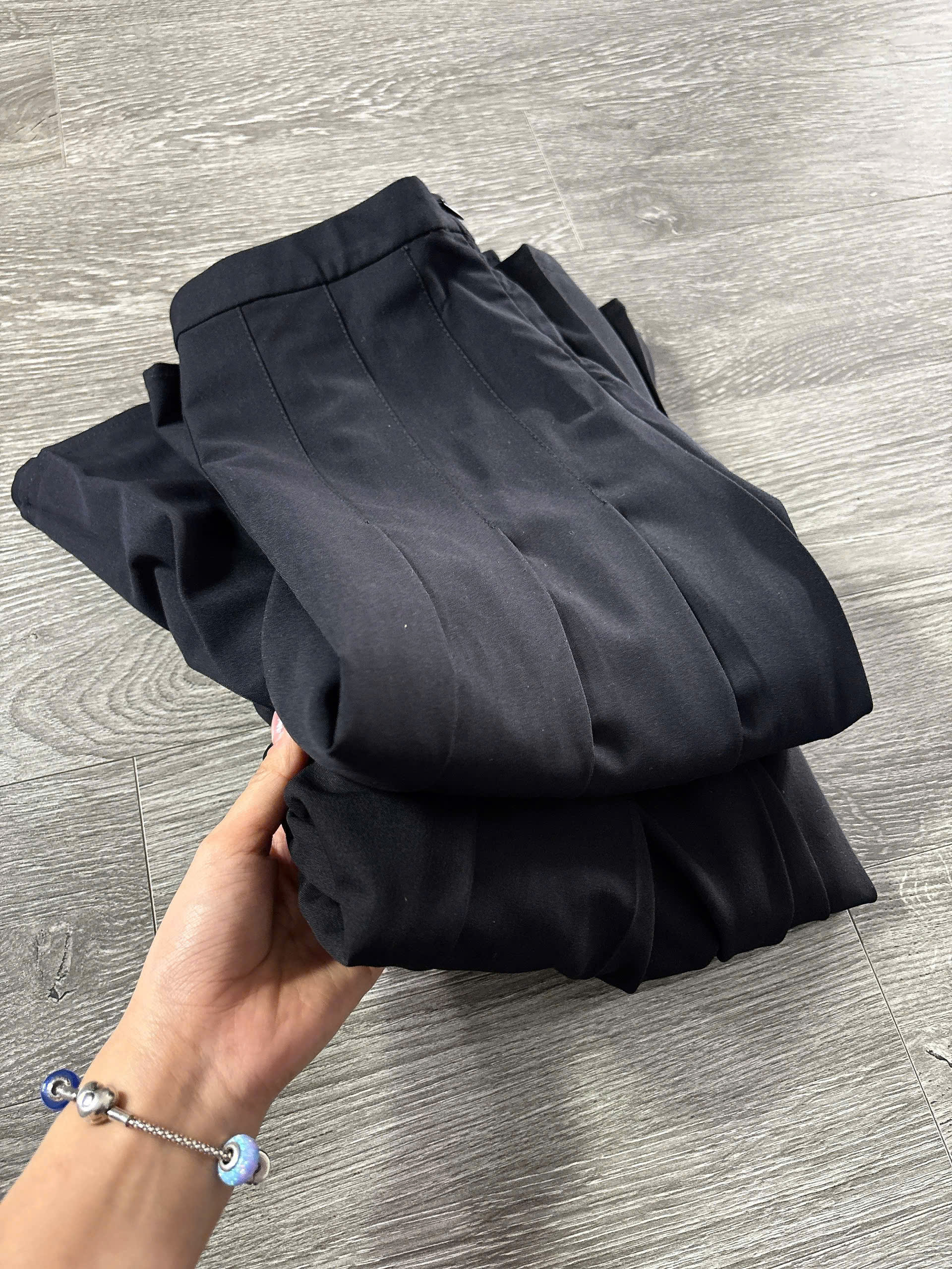 H54 CHÂN VÁY XẾP LY ĐEN_thumbnail_10