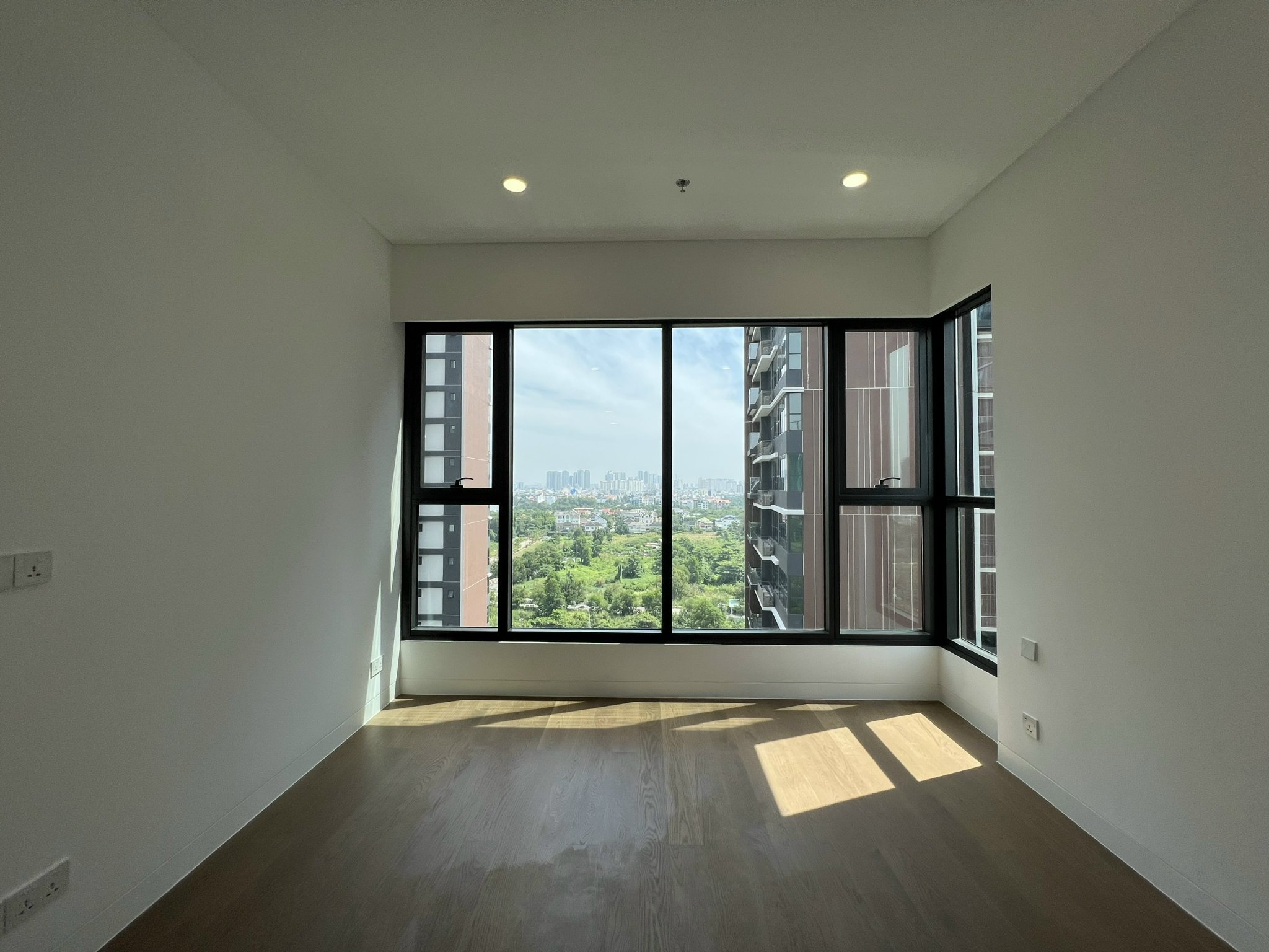 Gía thuê siêu tốt cho căn 3 phòng ngủ trong tháng 1 này, nhà trống có thể dọn vô ở ngay._thumbnail_1