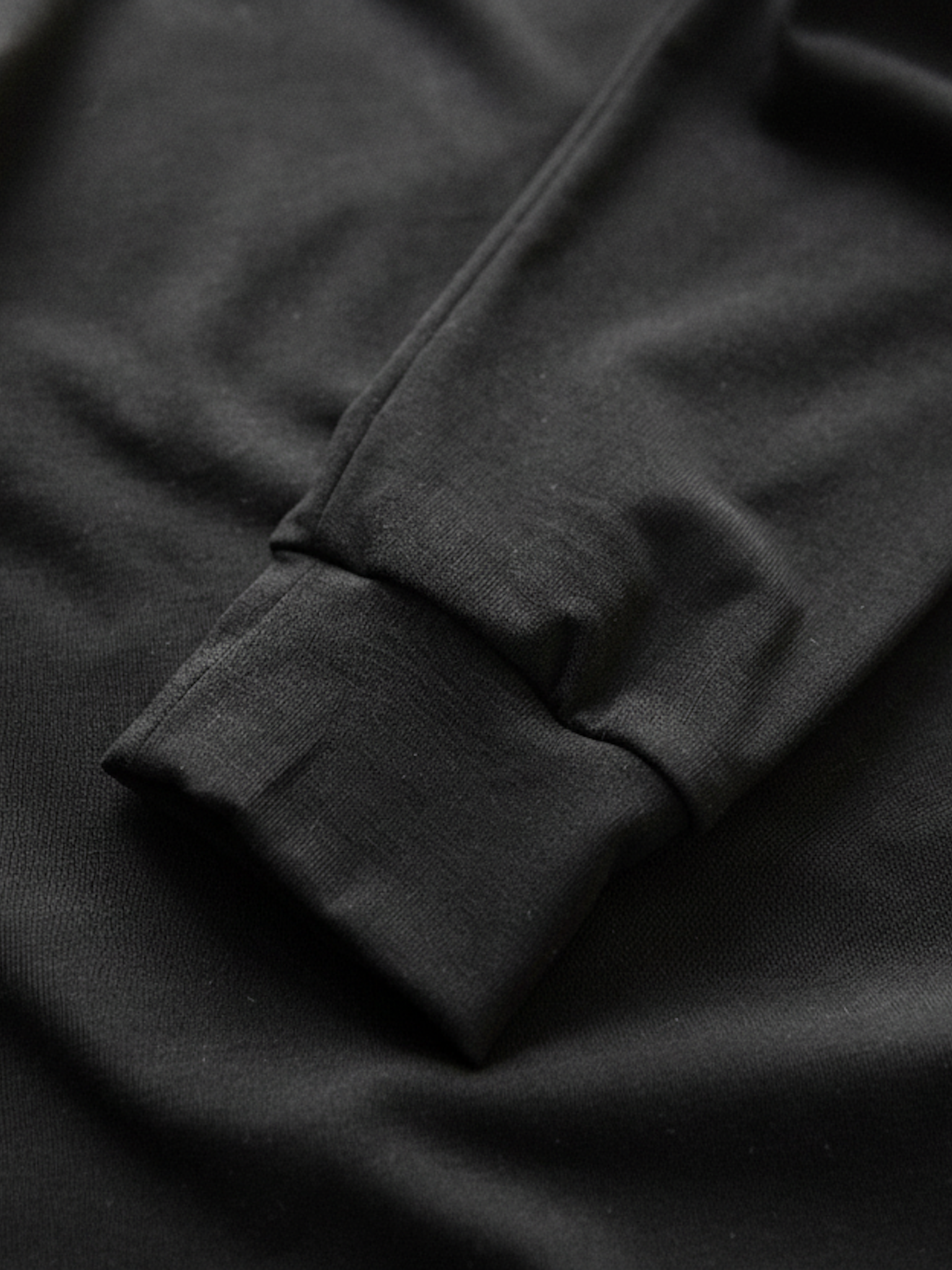 Áo giữ nhiệt bé trai màu đen có lớp lót lông mỏng_thumbnail_2