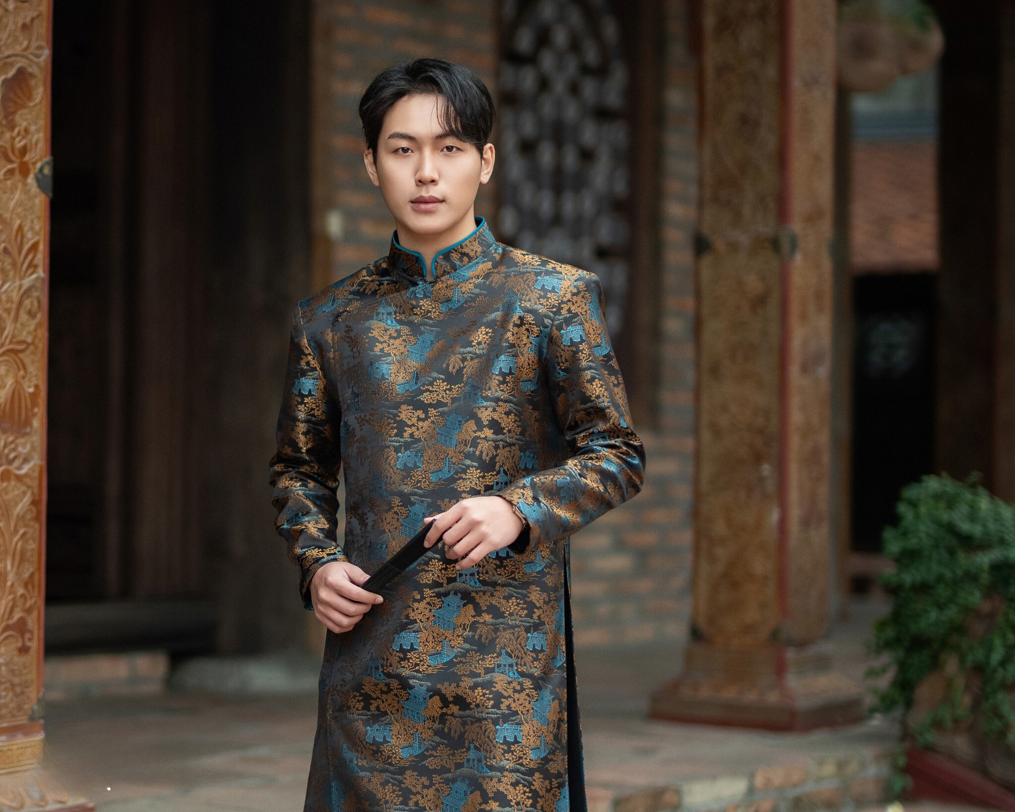 Áo Dài Nam Gấm Họa Tiết Cung Đình Đa Sắc_thumbnail_1