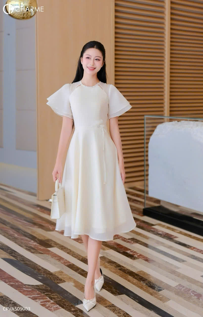 Váy cổ tròn dáng xòe dây hoa