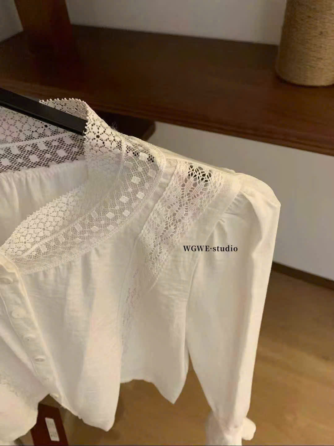 Áo tay loe phối cổ ren_thumbnail_11