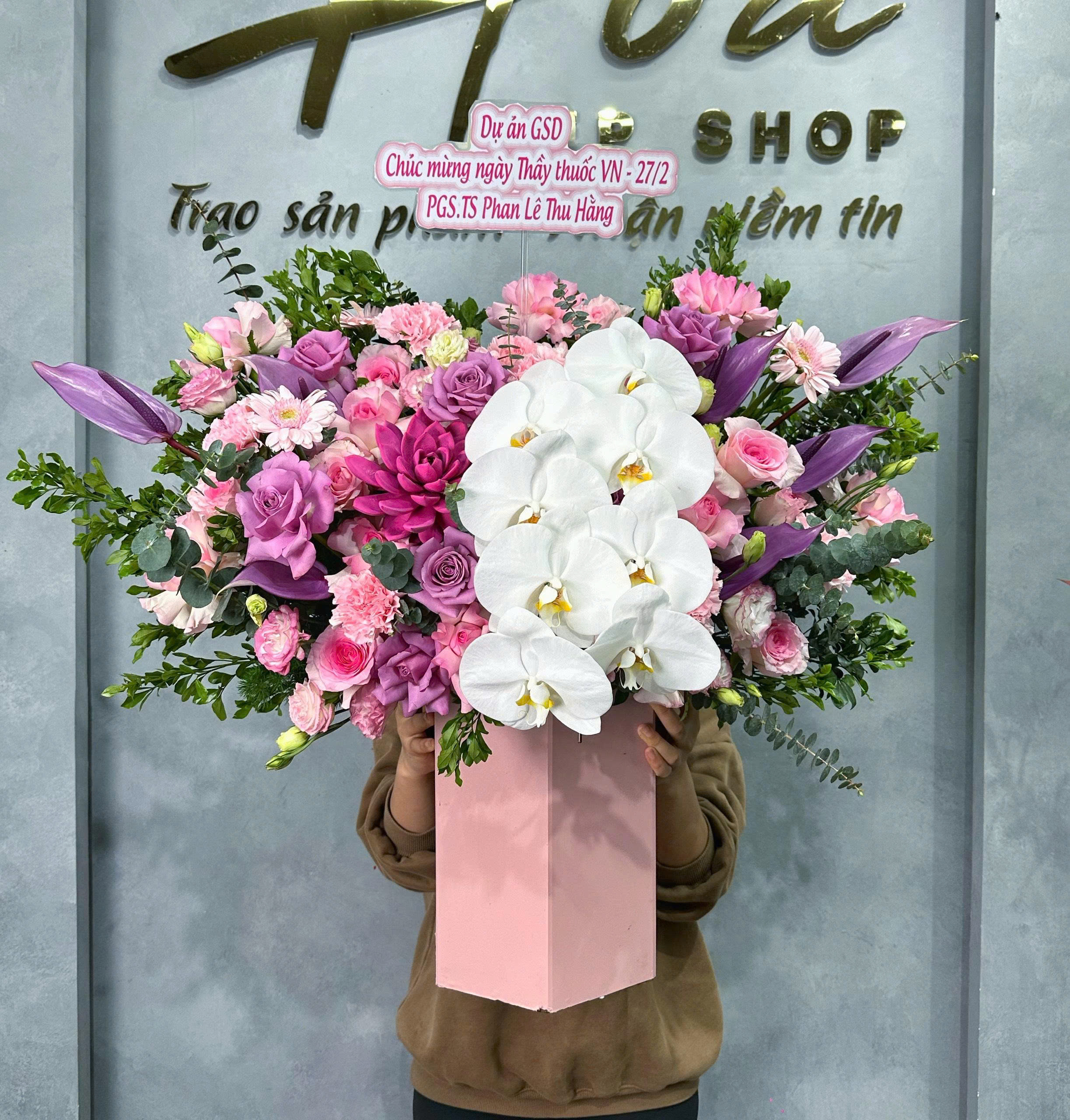 Giỏ hoa tươi mix lan