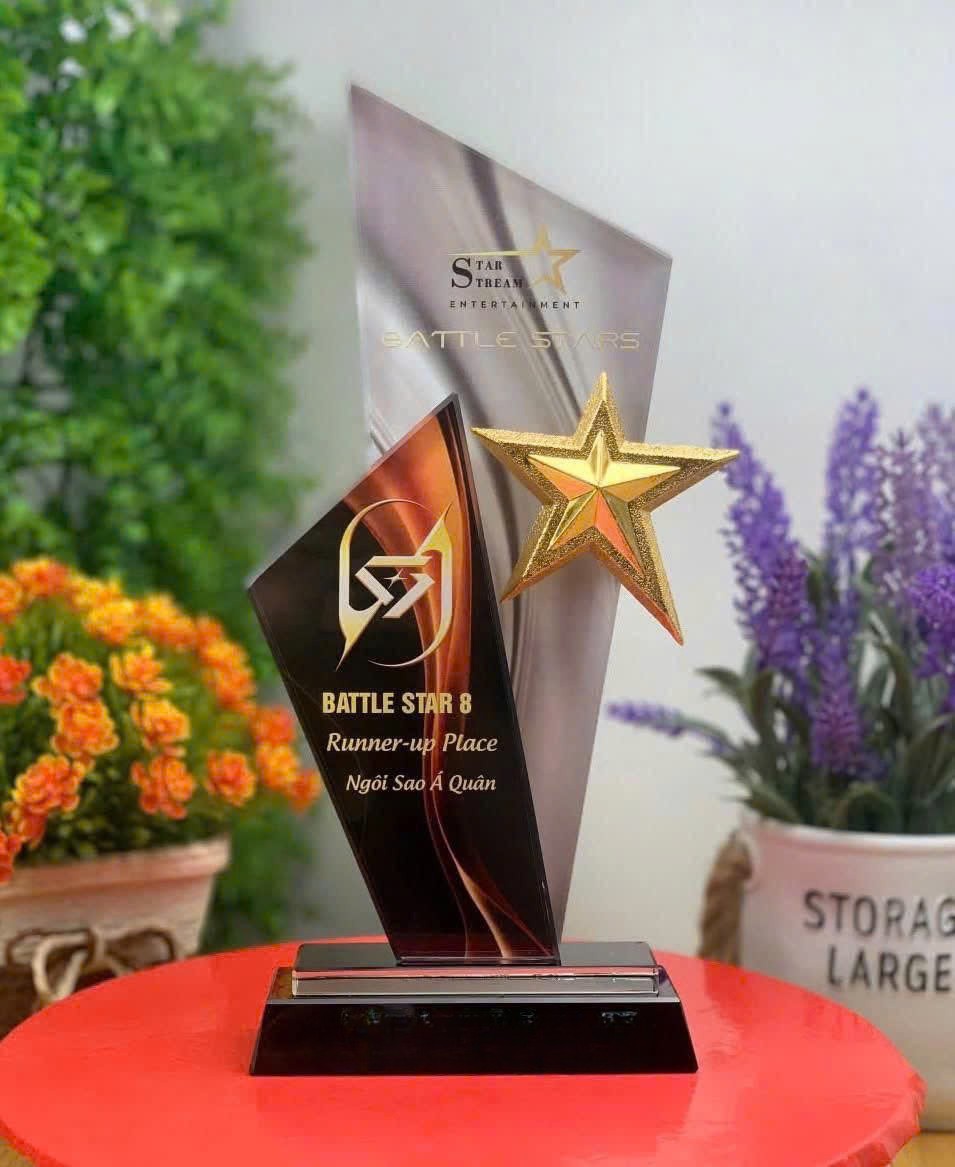 Cúp vinh danh runner