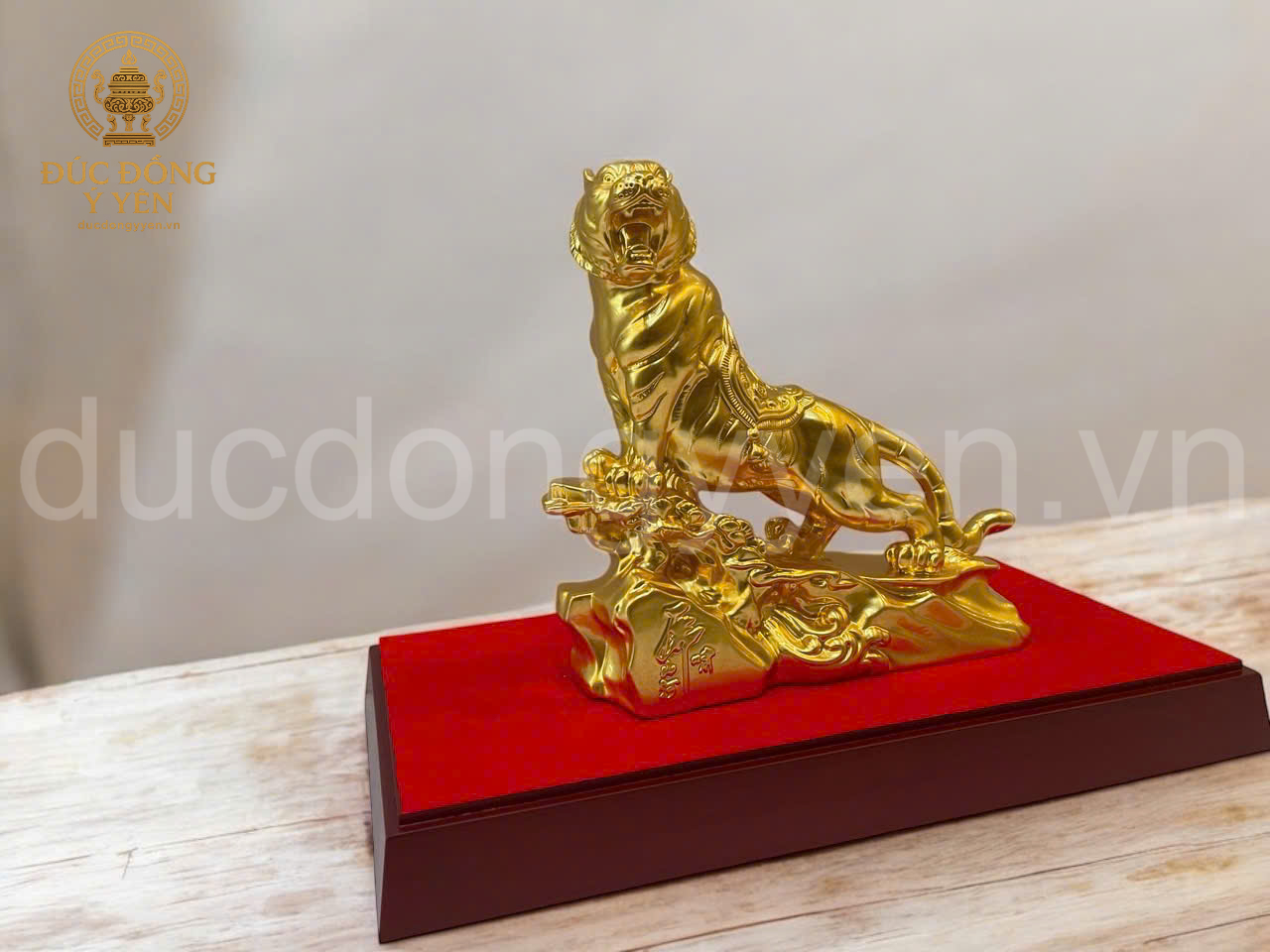 Tượng hổ đứng bệ thiếp vàng 9999