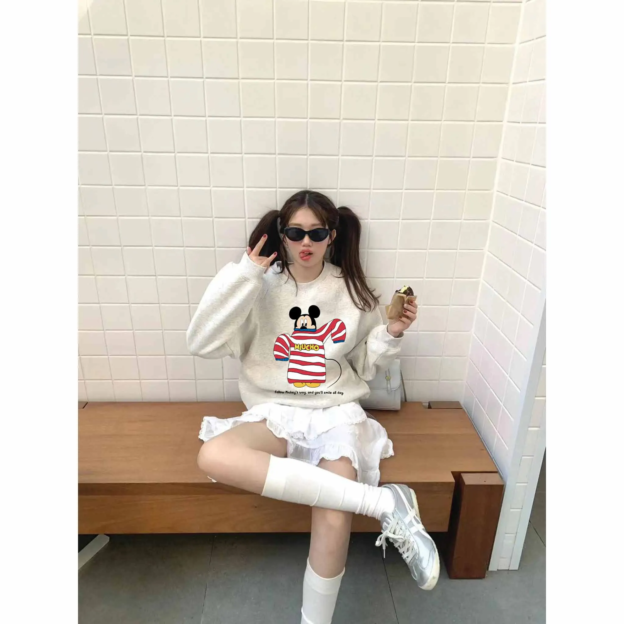 Áo sweater form boxy chuột mickey 2621 Miucho chất vải nỉ bông cáo cấp thoáng mát cổ tròn in mix_thumbnail_5
