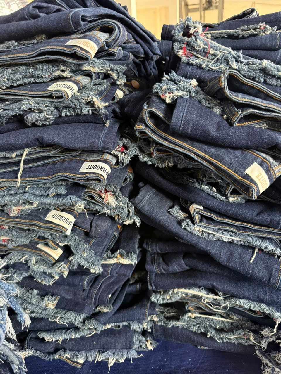 HQ38 - Quần jean dài tua gấu