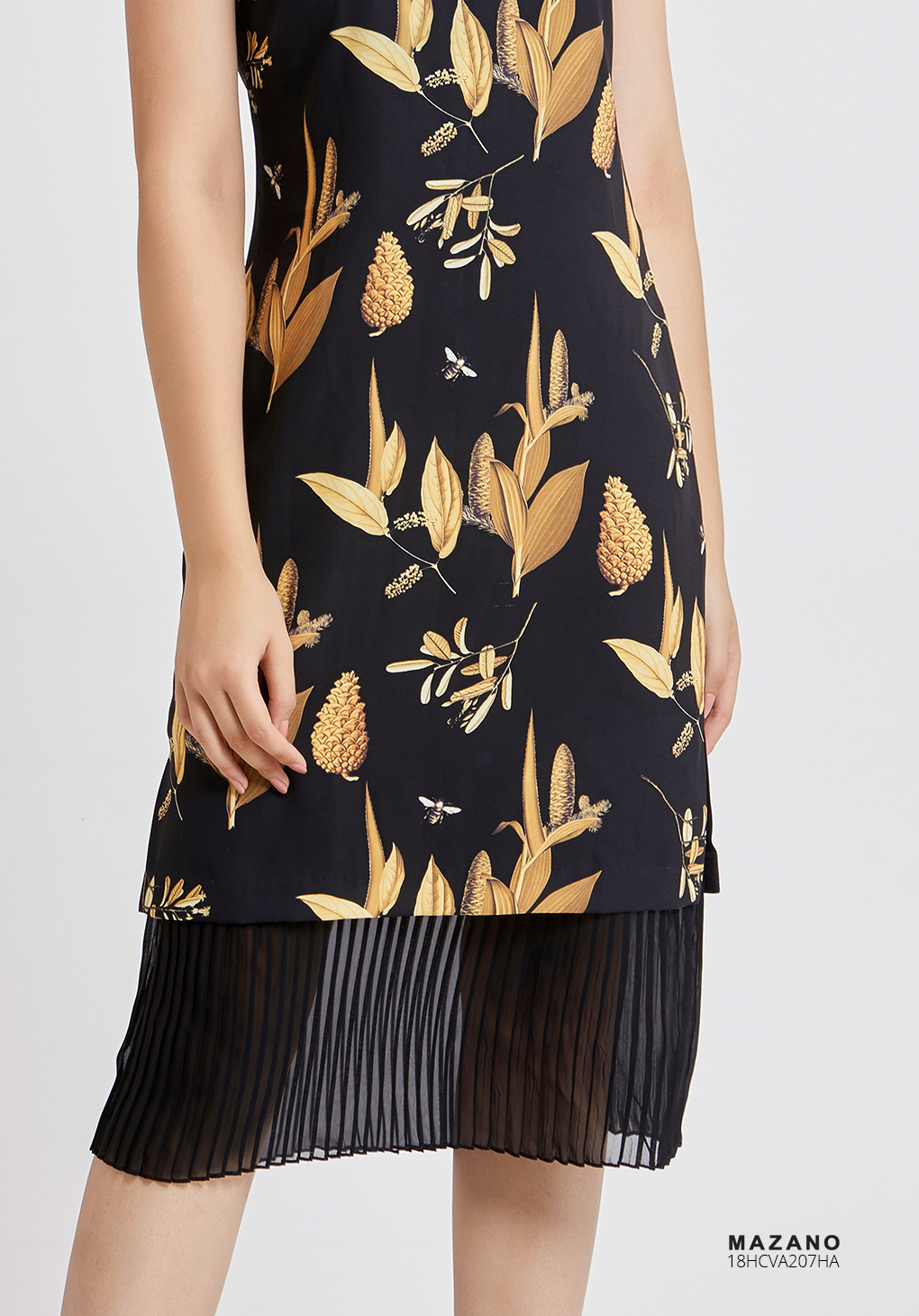 Váy đen họa tiết phối dập nhăn_thumbnail_4