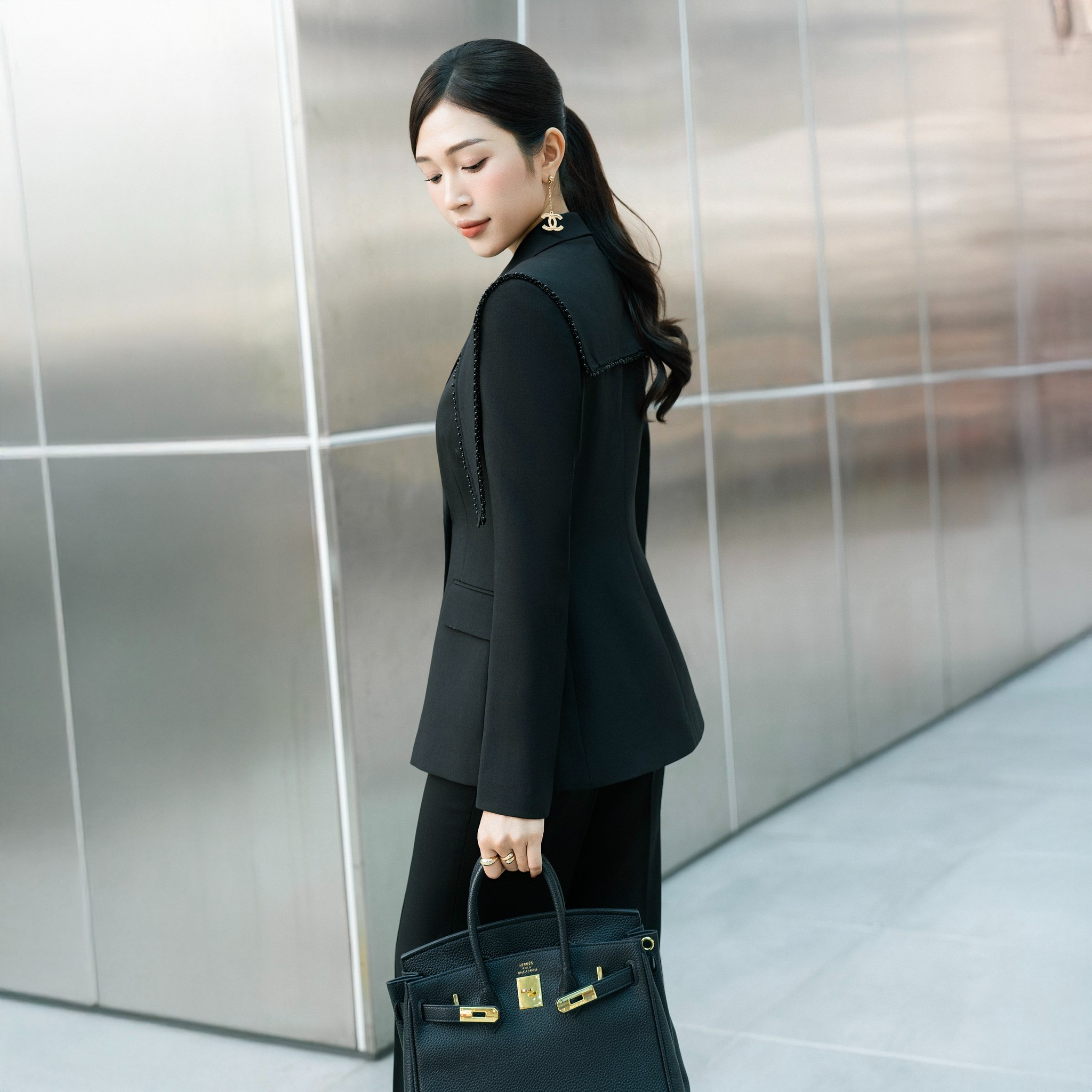 V053 - Áo vest đen đính cườm dài tay_thumbnail_2