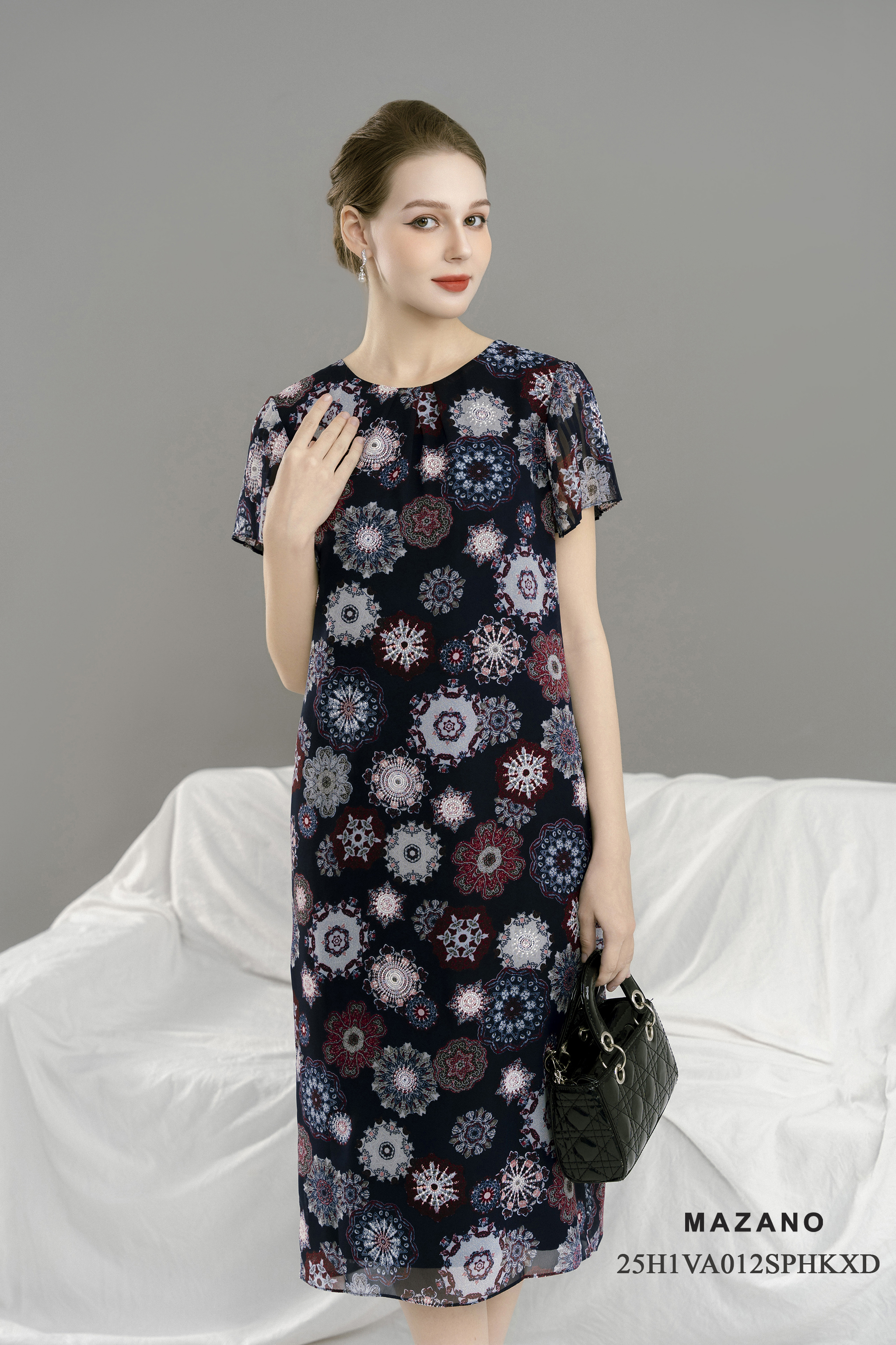 Váy Đầm suông Vải voan mỏng Họa tiết cách điệu Cổ tròn Tay ngắn Dài váy ngang bắp chân - mã mẫu VA012CHHA_thumbnail_2